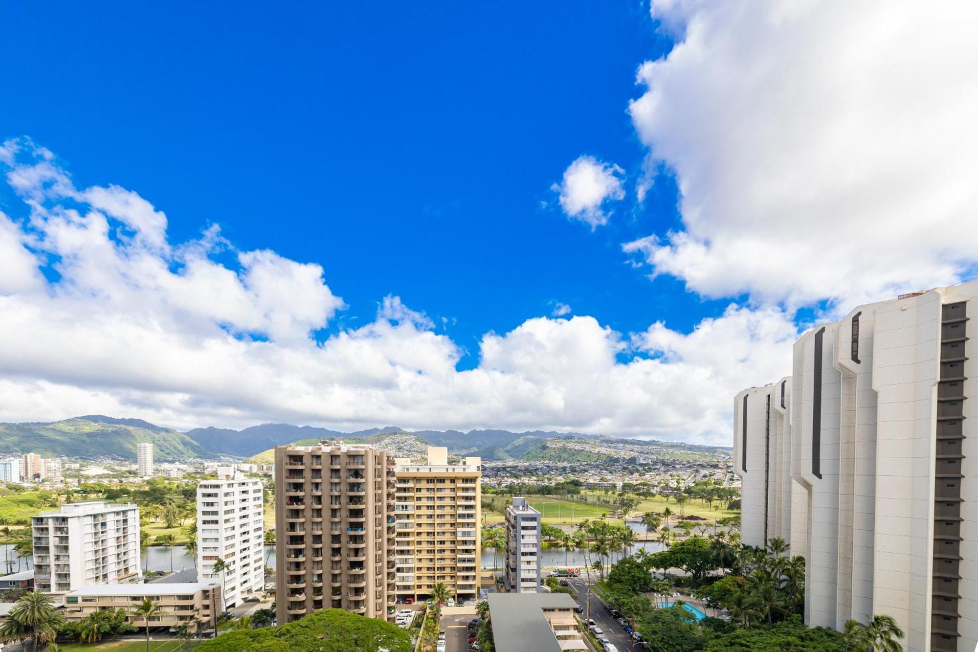 Mountain View Getaway, Free Parking And Steps Away Apartment