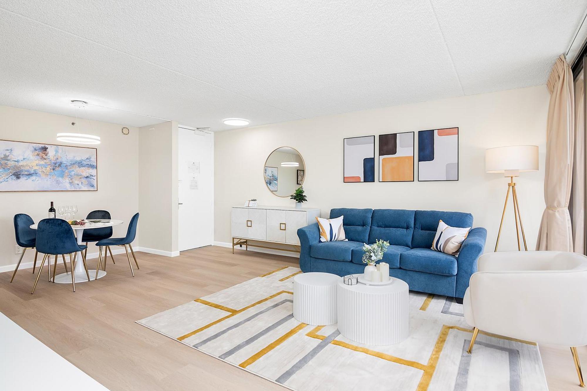 Newly Renovated ,1 Block To Waikiki Beach, Free Parking Apartment *