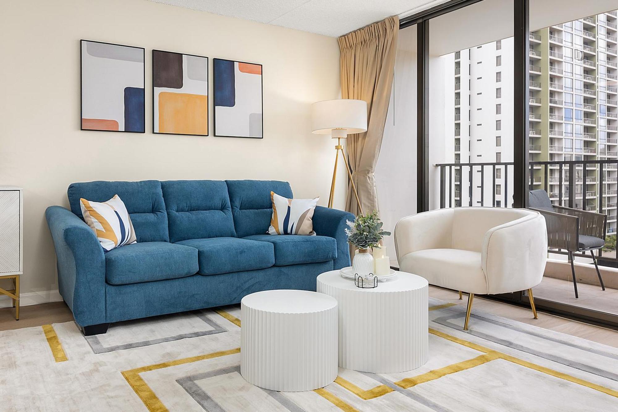 Apartment Newly Renovated ,1 Block To Waikiki Beach, Free Parking *