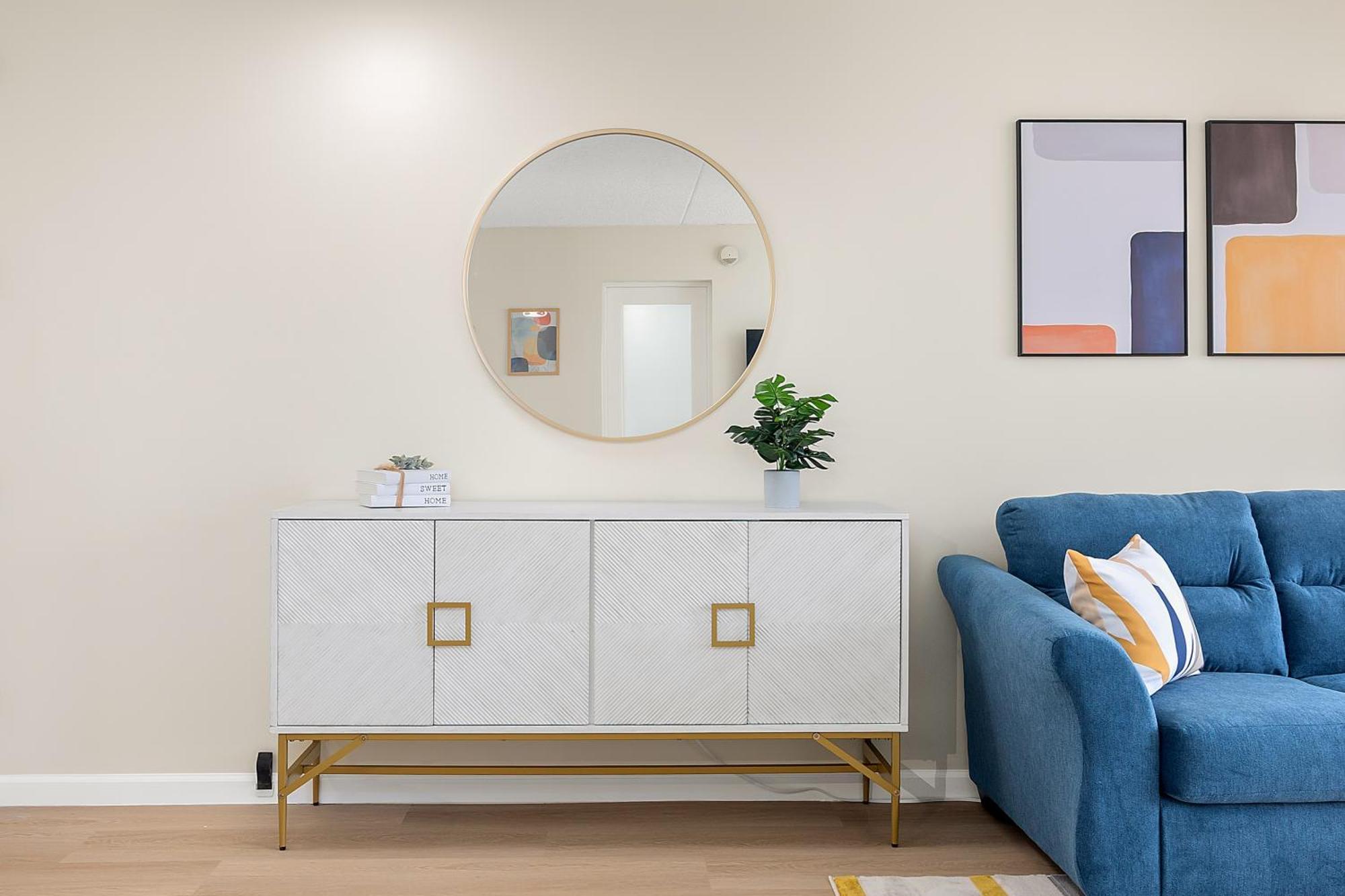 Newly Renovated ,1 Block To Waikiki Beach, Free Parking Apartment