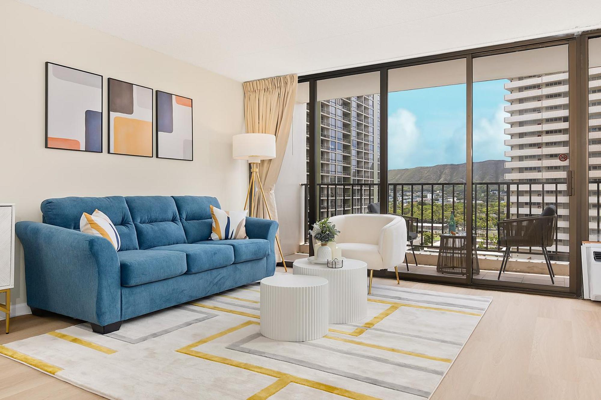 Apartment Newly Renovated ,1 Block To Waikiki Beach, Free Parking
