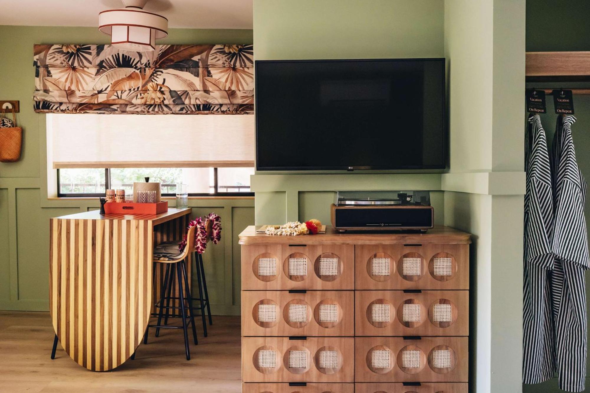 Wayfinder Waikiki - Voted 10 In Hawaii! Hotel
