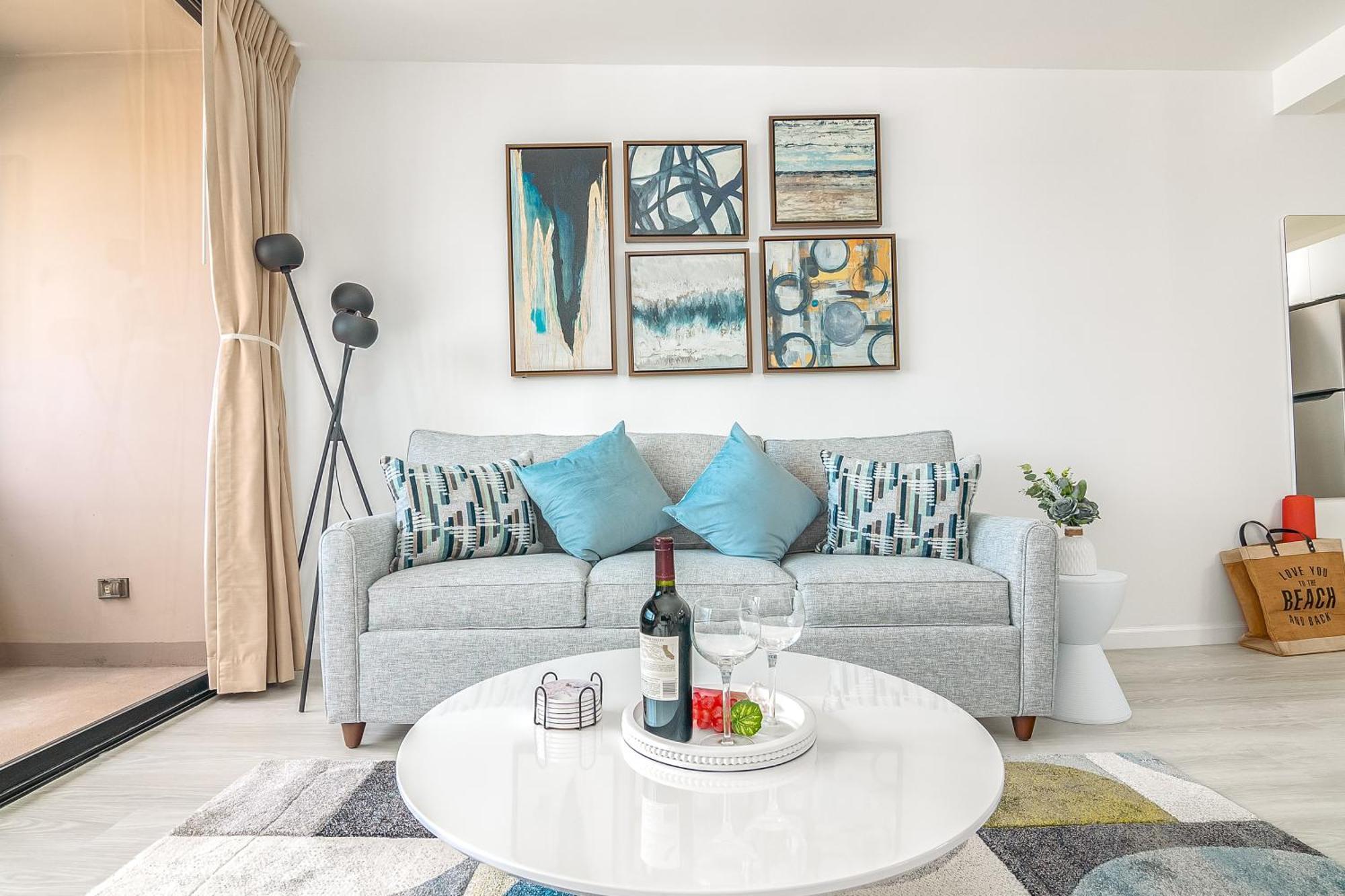 Apartment Newly Renovated 2 Bedroom Condo, 1 Block To Waikiki Beach, Free Parking Honolulu