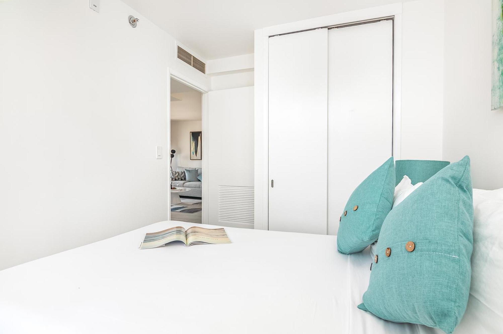 Apartment Newly Renovated 2 Bedroom Condo, 1 Block To Waikiki Beach, Free Parking