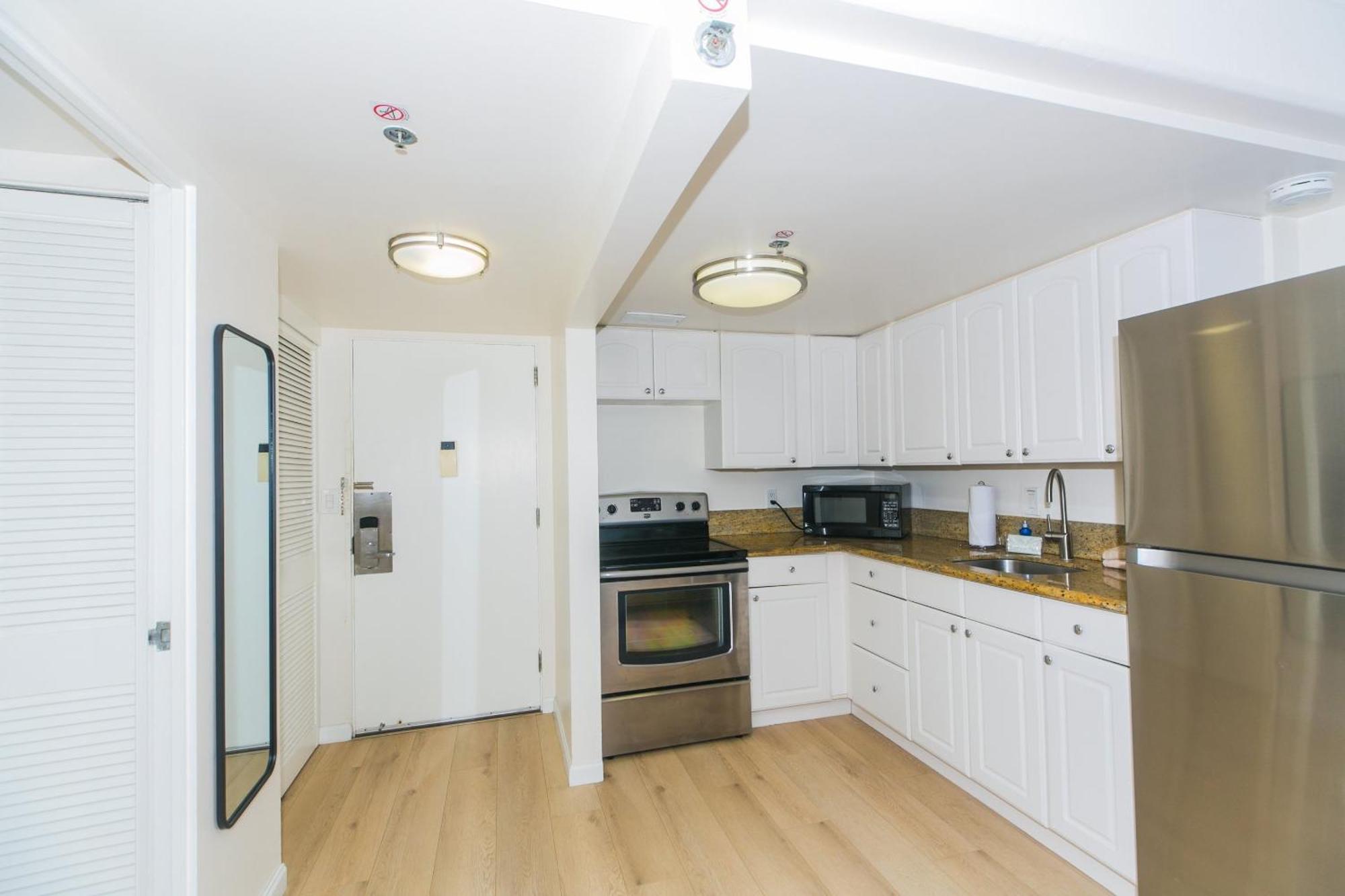 Apartment Ilikai Tower One Bedroom Lagoon View Waikiki With Lanai & Free Wifi Honolulu