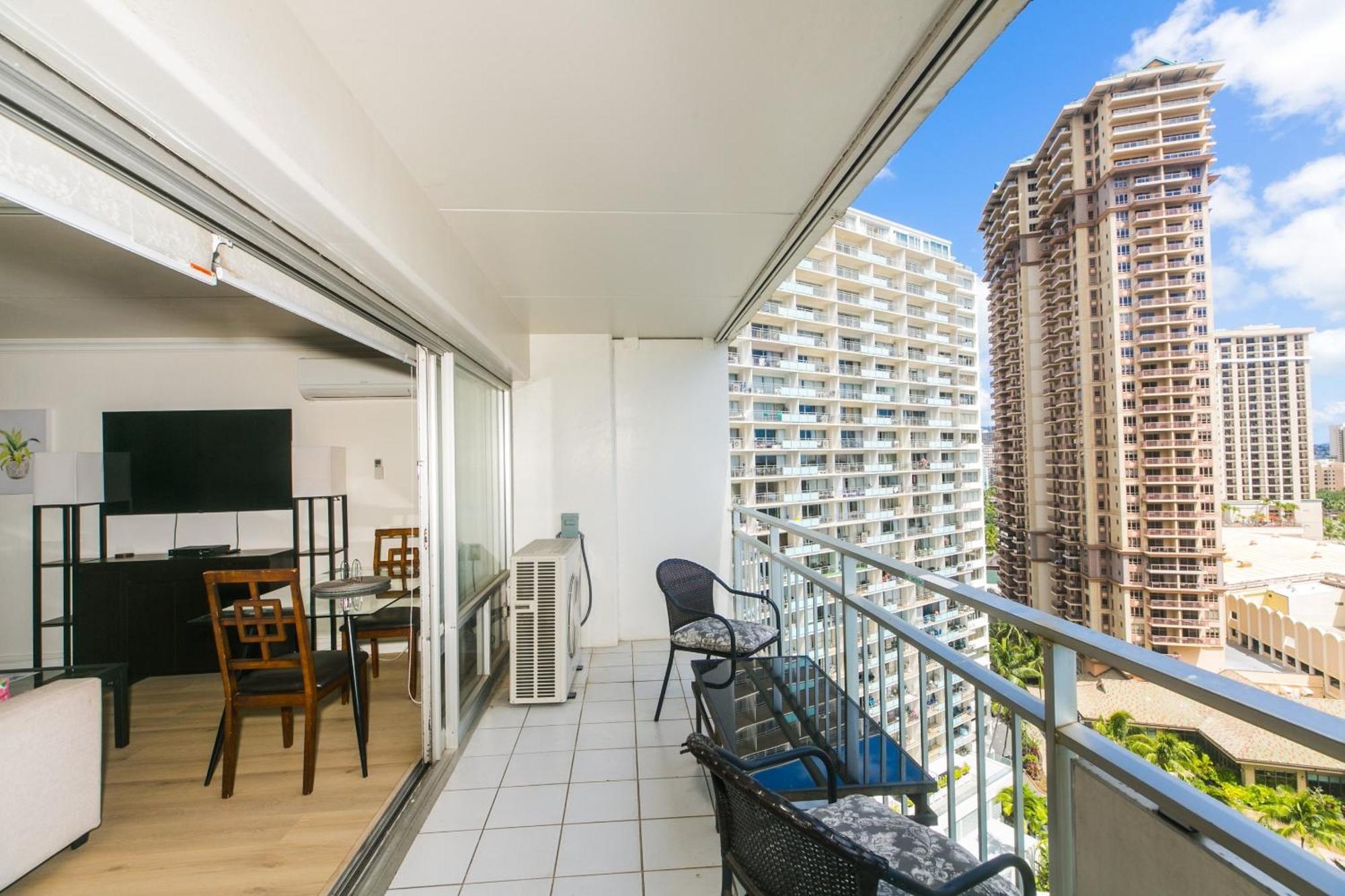 Ilikai Tower One Bedroom Lagoon View Waikiki With Lanai & Free Wifi *