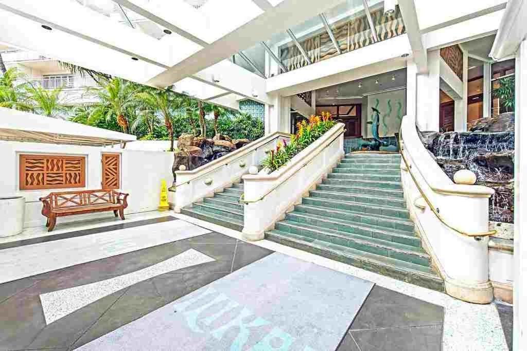 Ilikai Tower One Bedroom Harbor View *