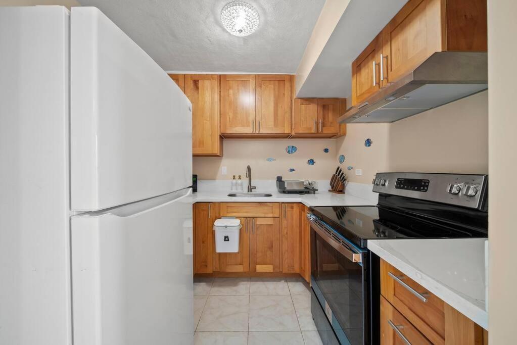 Waikiki Ocean Fantasy, Free Parking, Supplies Apartment *