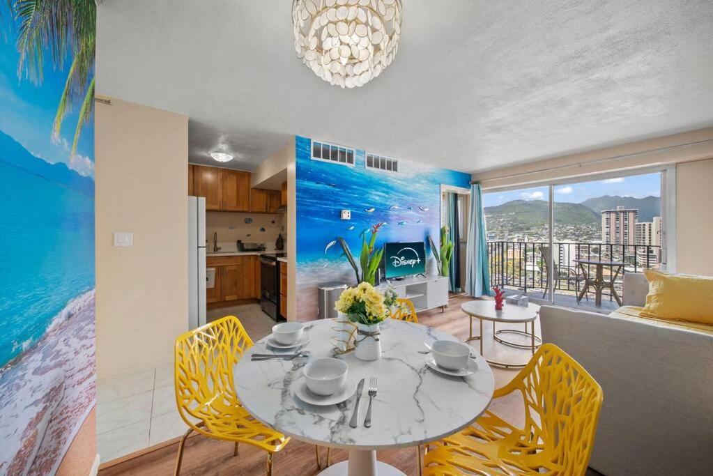 Waikiki Ocean Fantasy, Free Parking, Supplies *