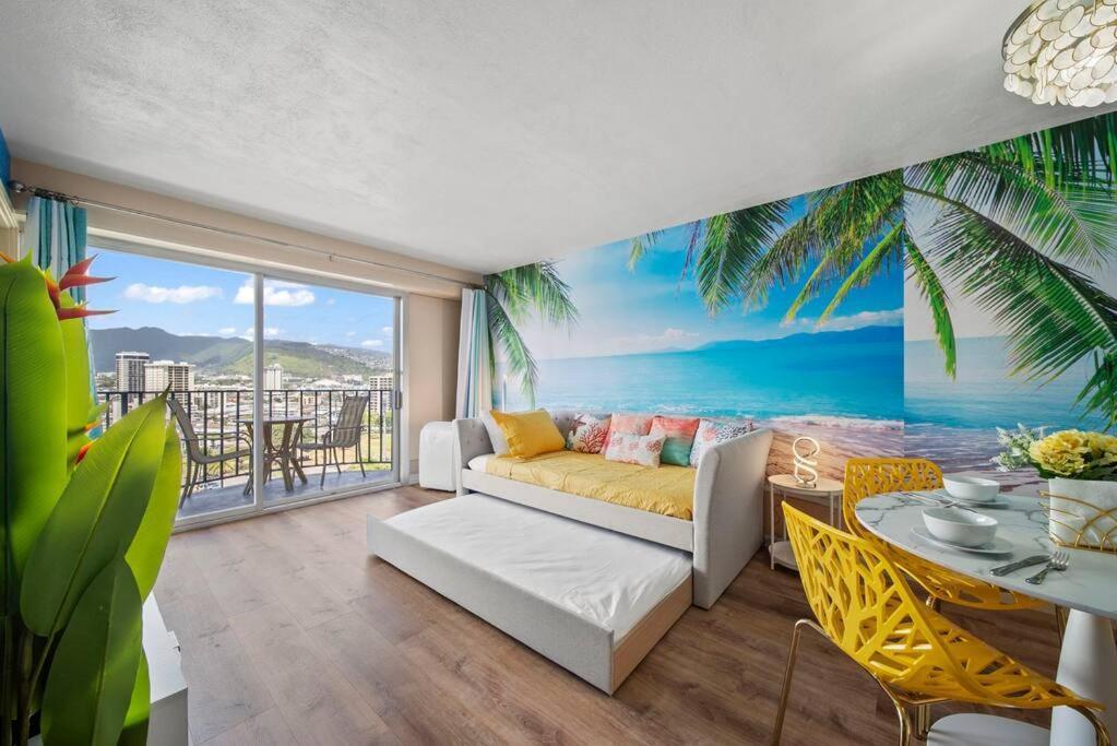 Waikiki Ocean Fantasy, Free Parking, Supplies Apartment *