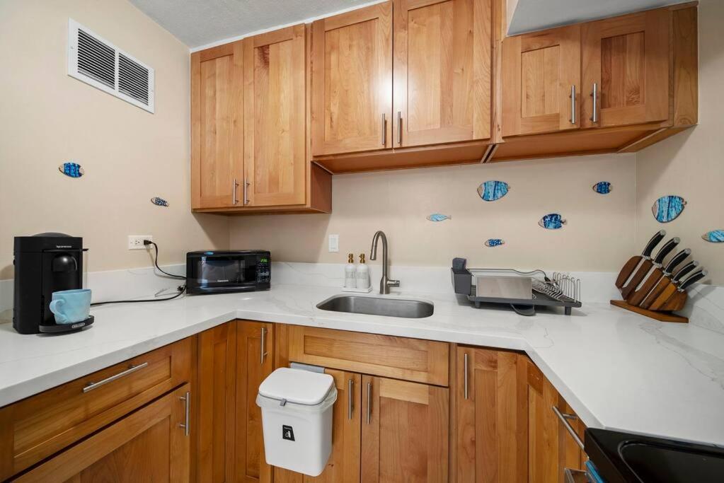 Waikiki Ocean Fantasy, Free Parking, Supplies *