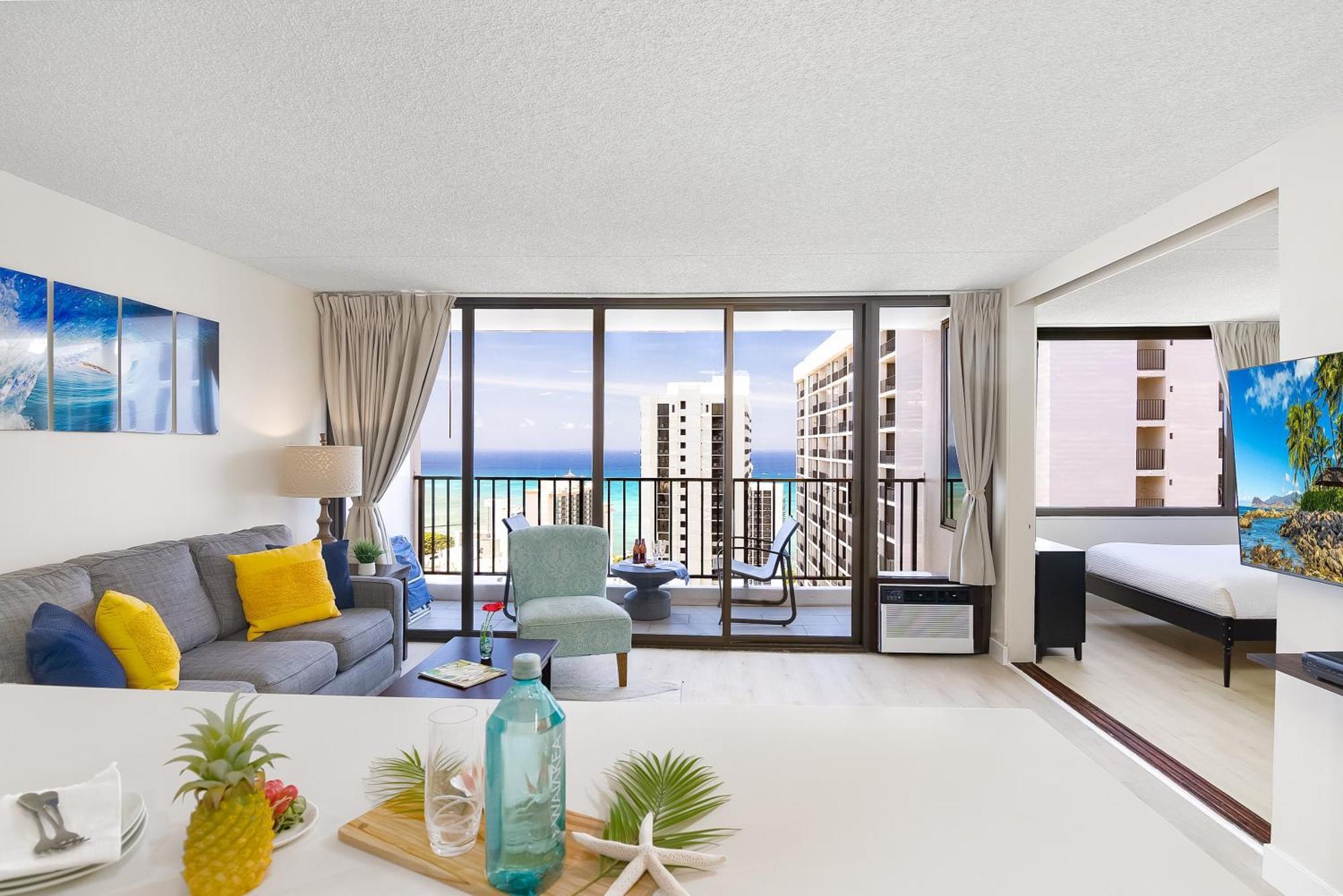 Breathtaking Ocean View 1 Bedroom With Free Parking! Apartment *