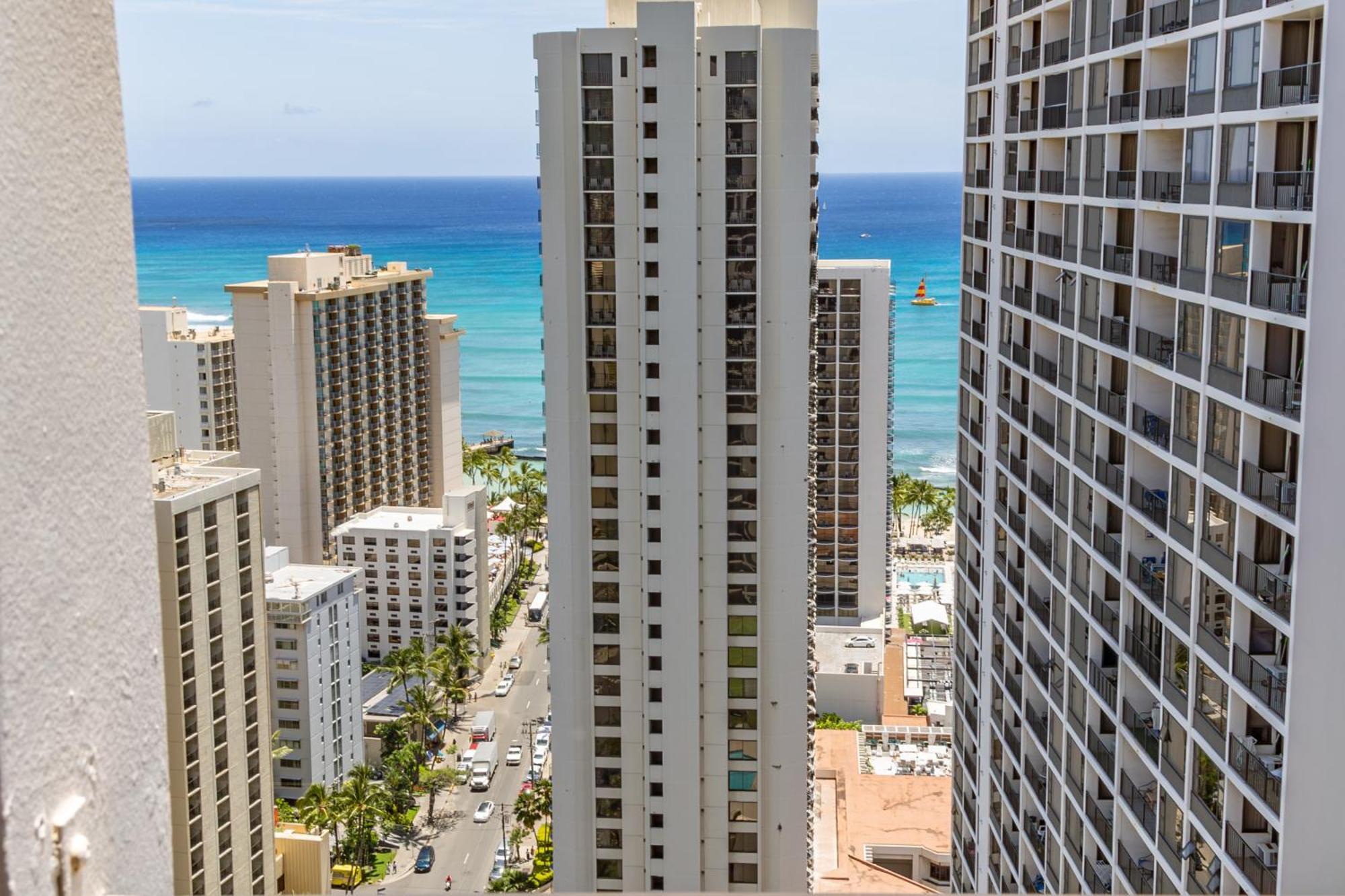 Breathtaking Ocean View 1 Bedroom With Free Parking! Apartment *