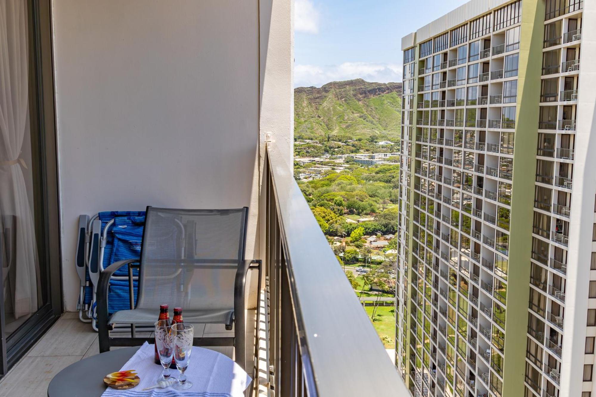 Breathtaking Ocean View 1 Bedroom With Free Parking! *