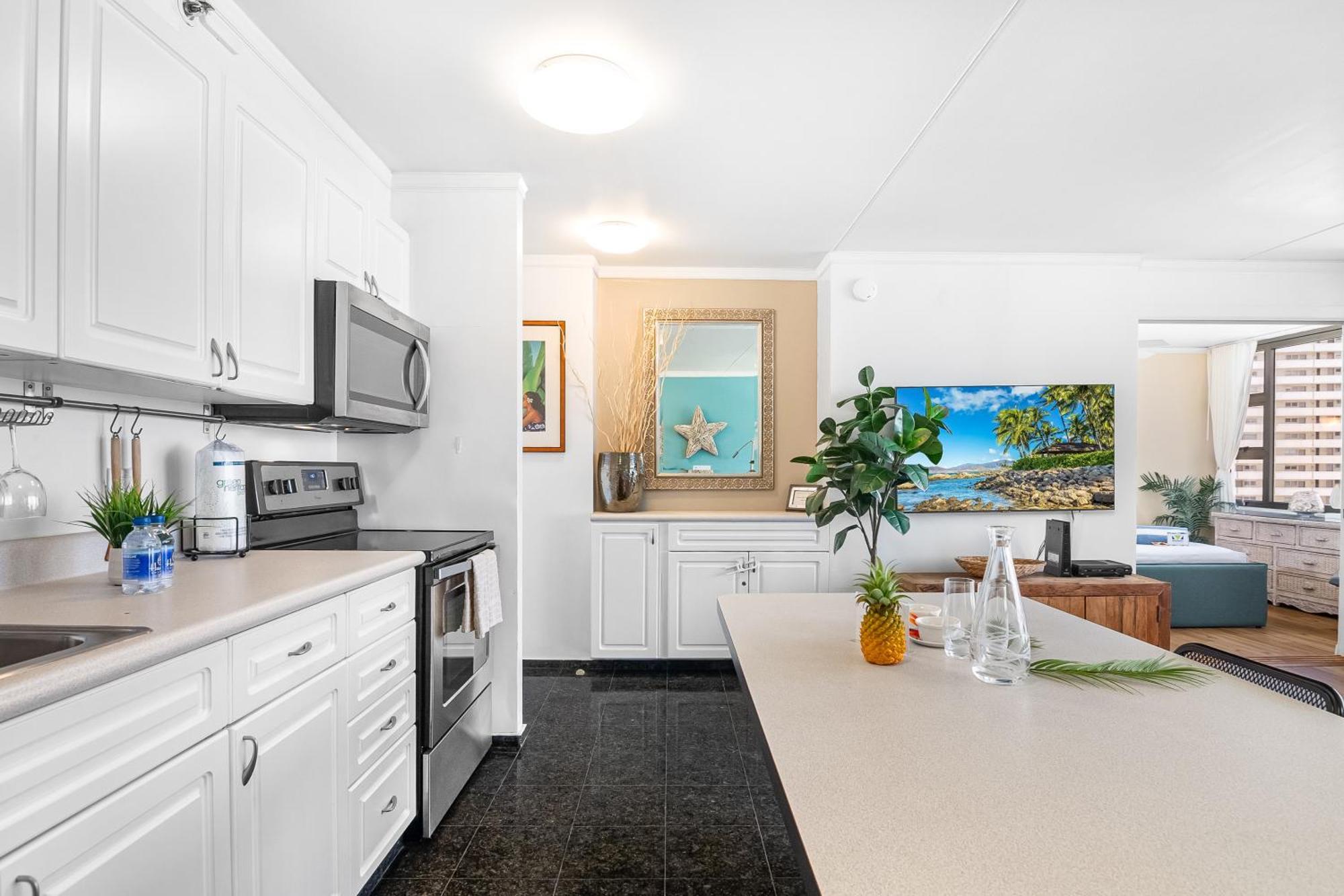 Waikiki Ocean View King Bed & Free Parking