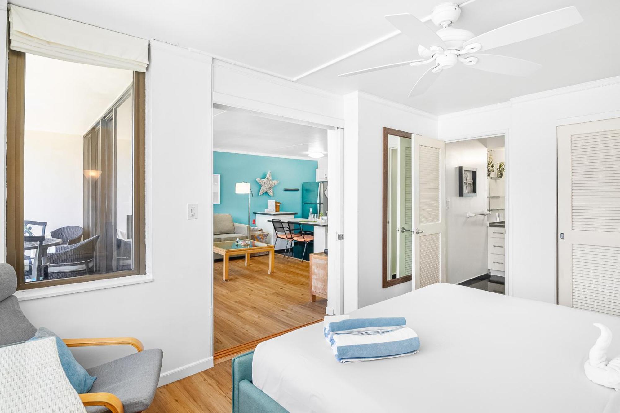 Waikiki Ocean View King Bed & Free Parking Apartment Honolulu
