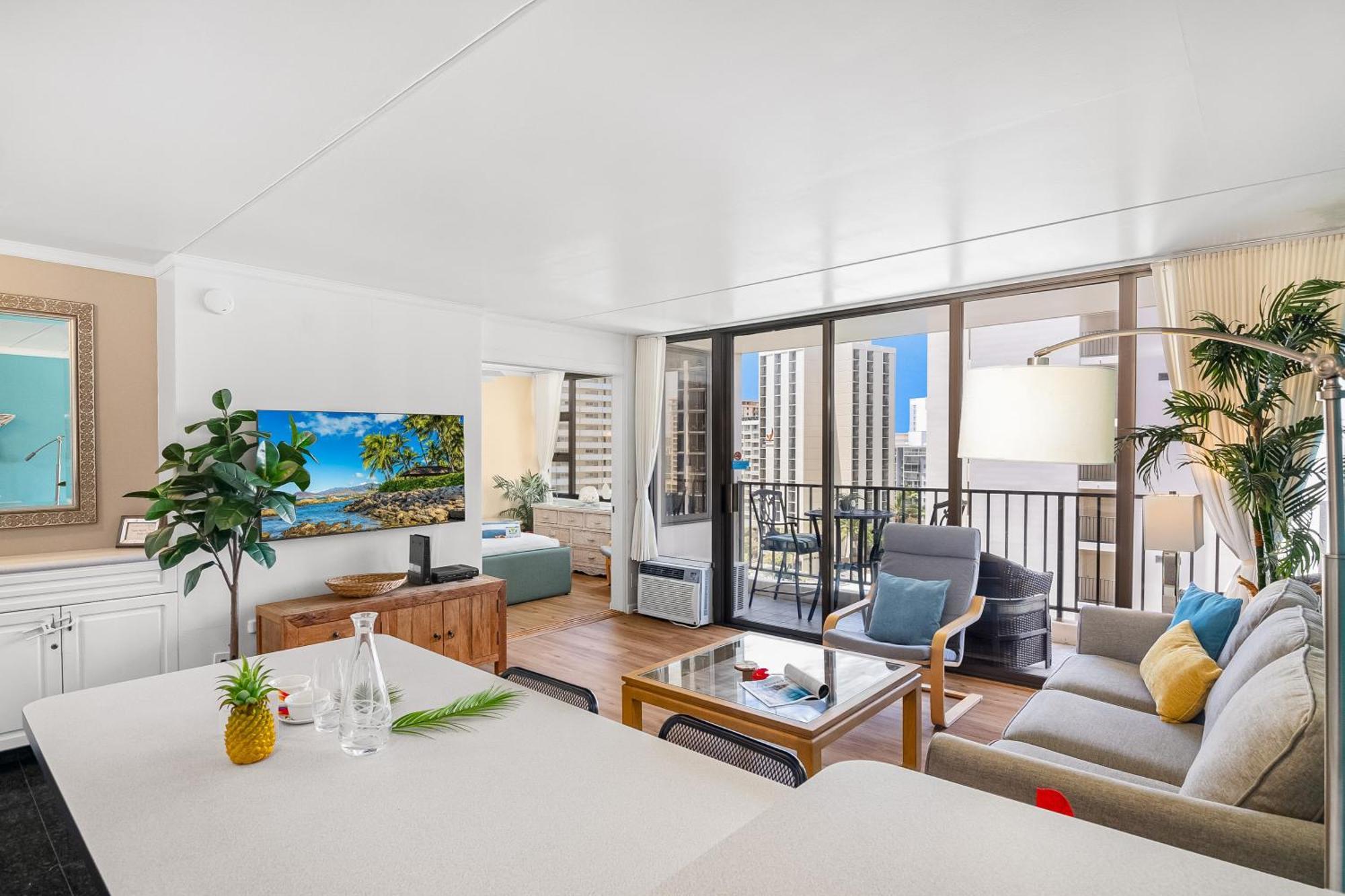 Waikiki Ocean View King Bed & Free Parking Apartment *