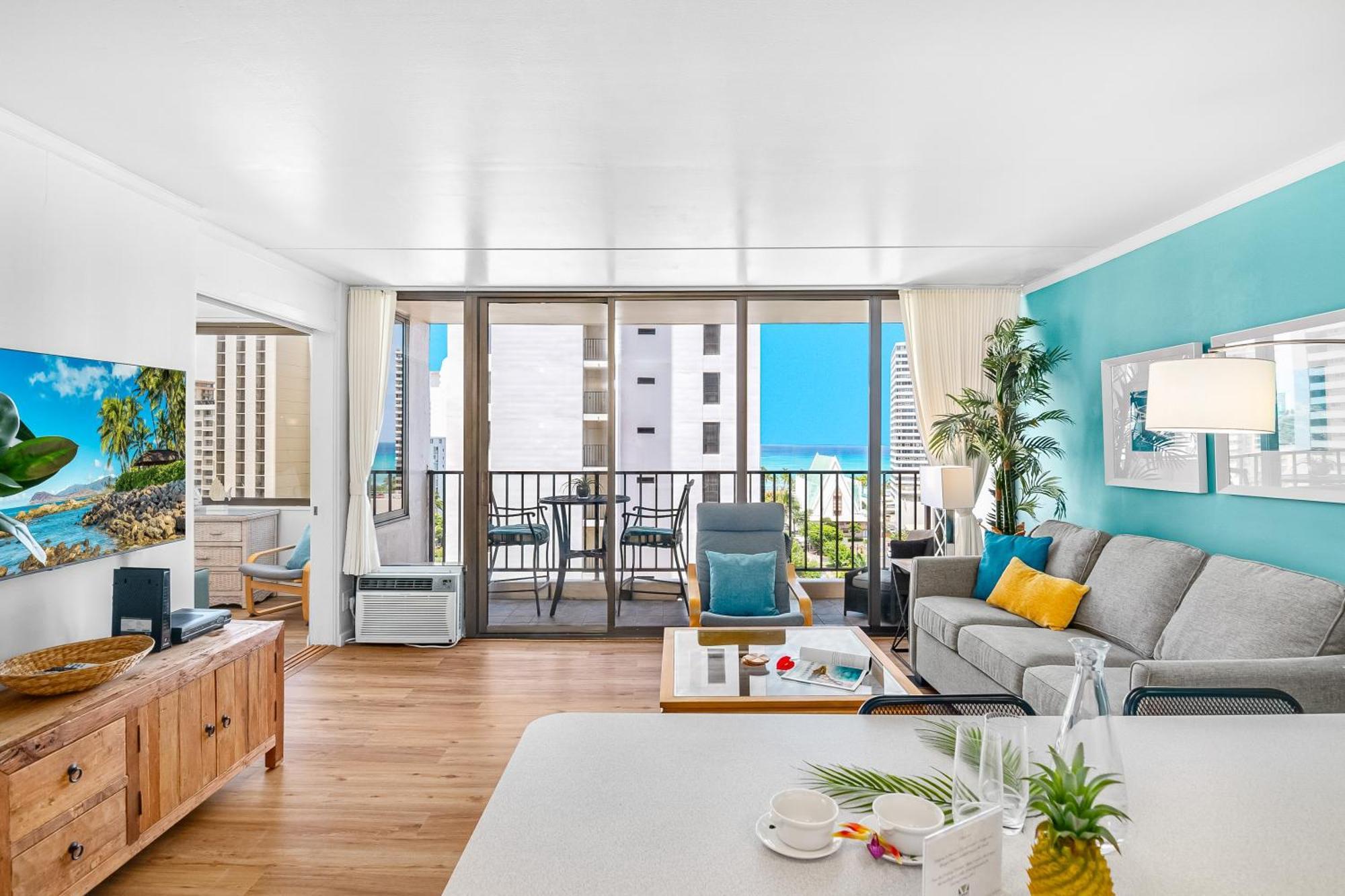 Waikiki Ocean View King Bed & Free Parking Apartment