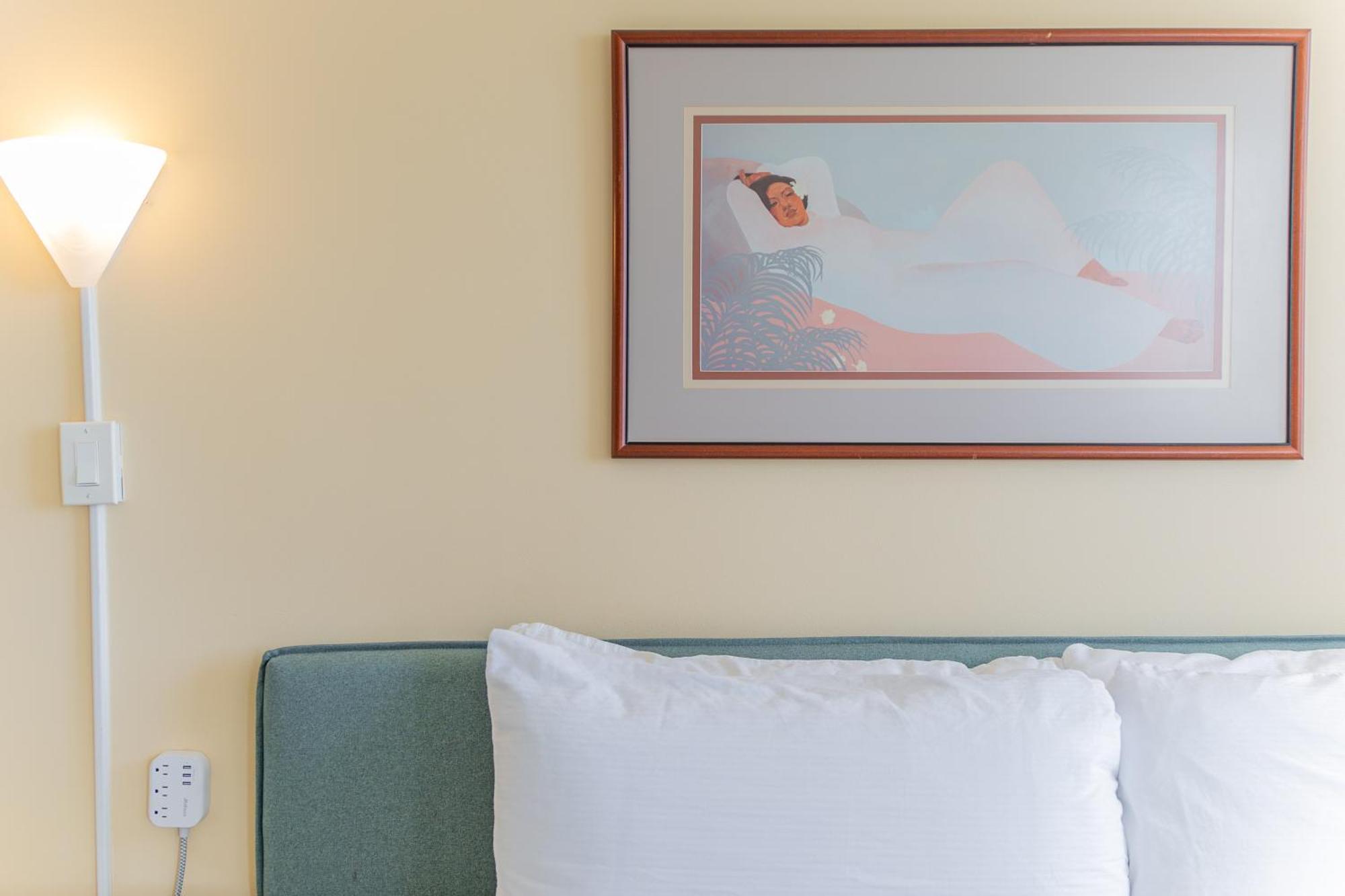 Waikiki Ocean View King Bed & Free Parking