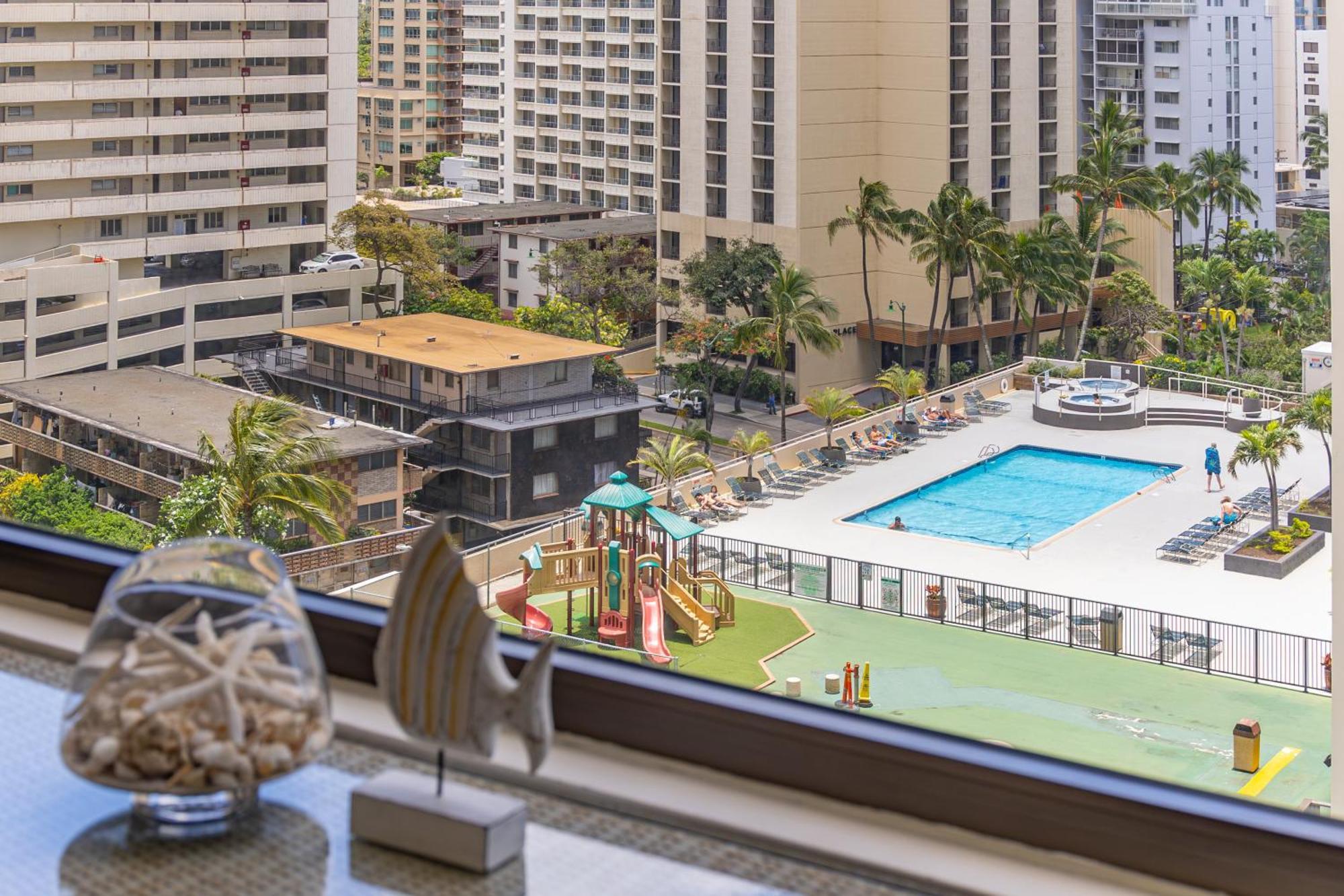 Waikiki Ocean View King Bed & Free Parking Apartment *