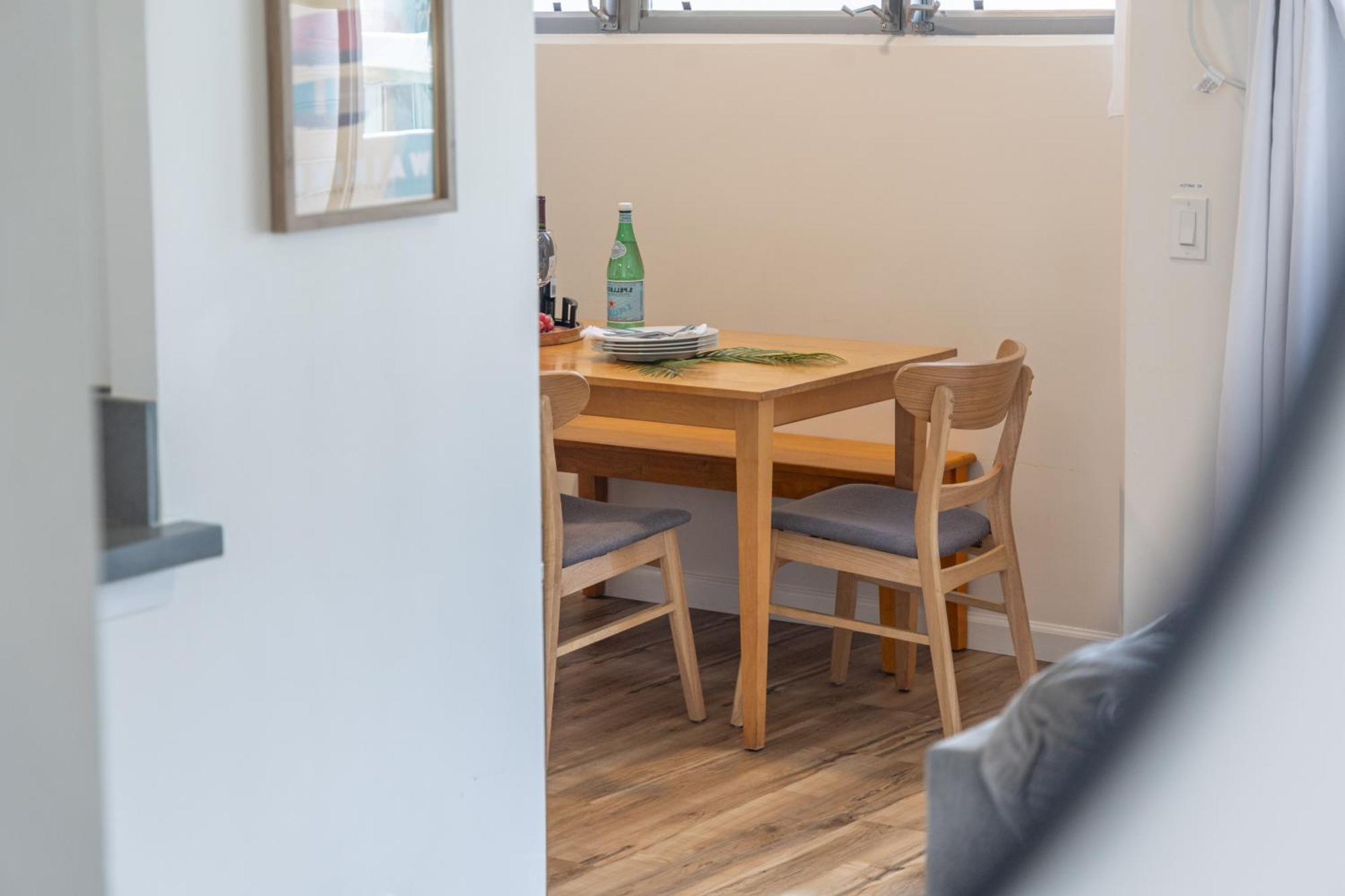 Apartment 2br-2ba Close To Waikiki With Free Parking! *