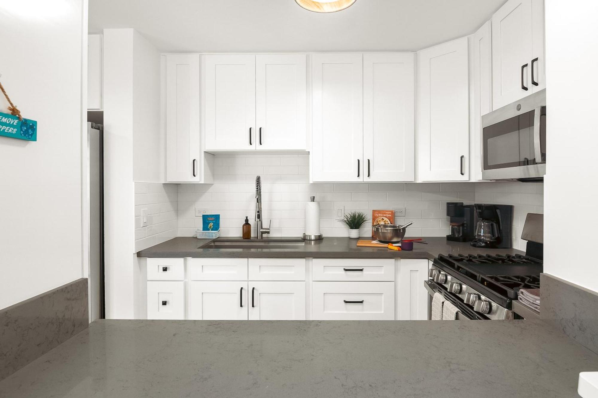 2br-2ba Close To Waikiki With Free Parking!