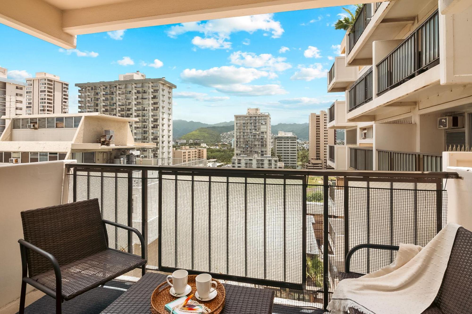 2br-2ba Close To Waikiki With Free Parking! Apartment
