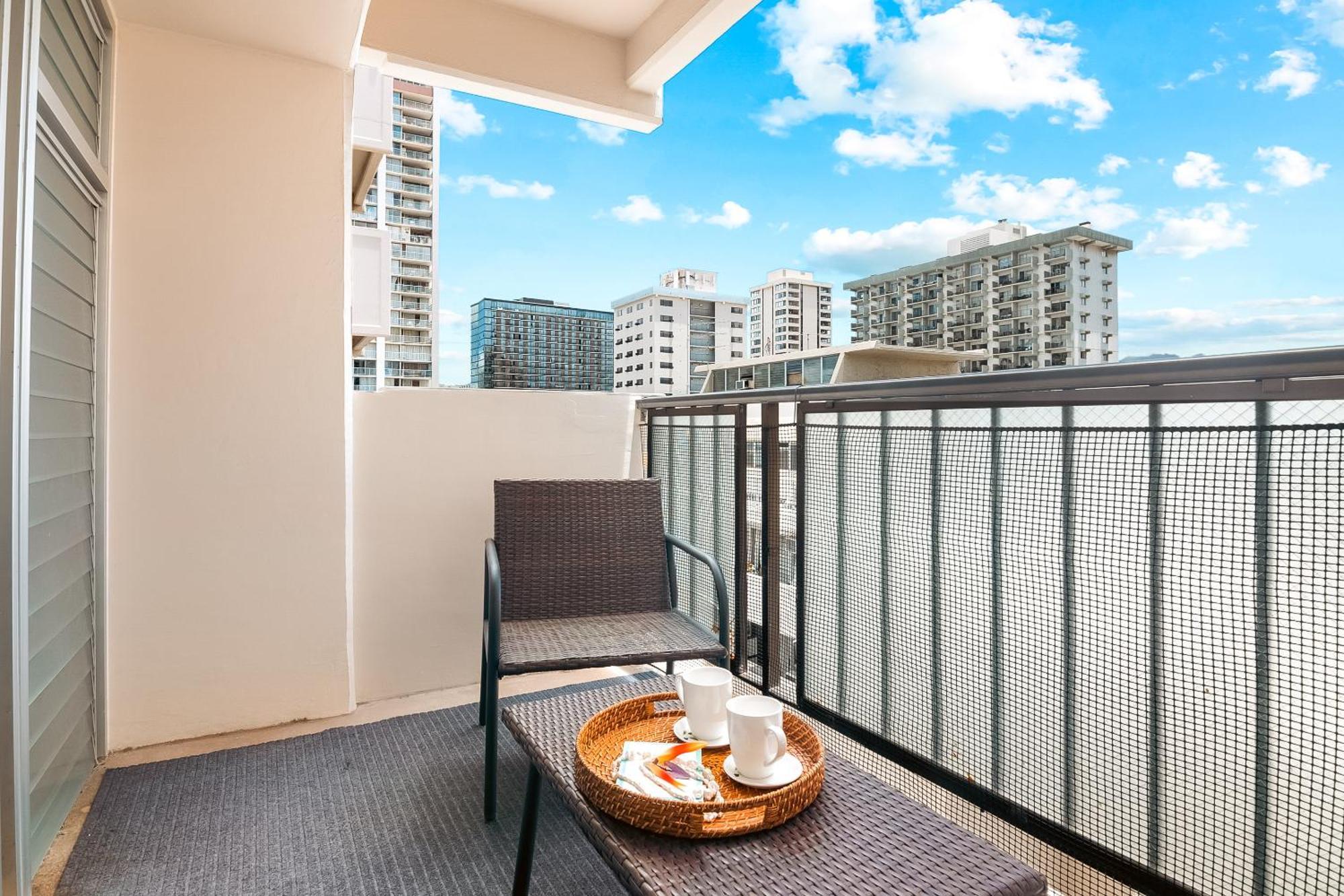 Apartment 2br-2ba Close To Waikiki With Free Parking! Honolulu