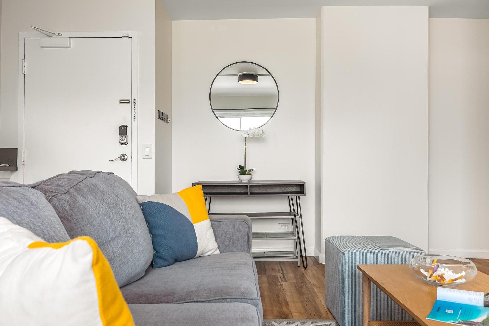 2br-2ba Close To Waikiki With Free Parking! *