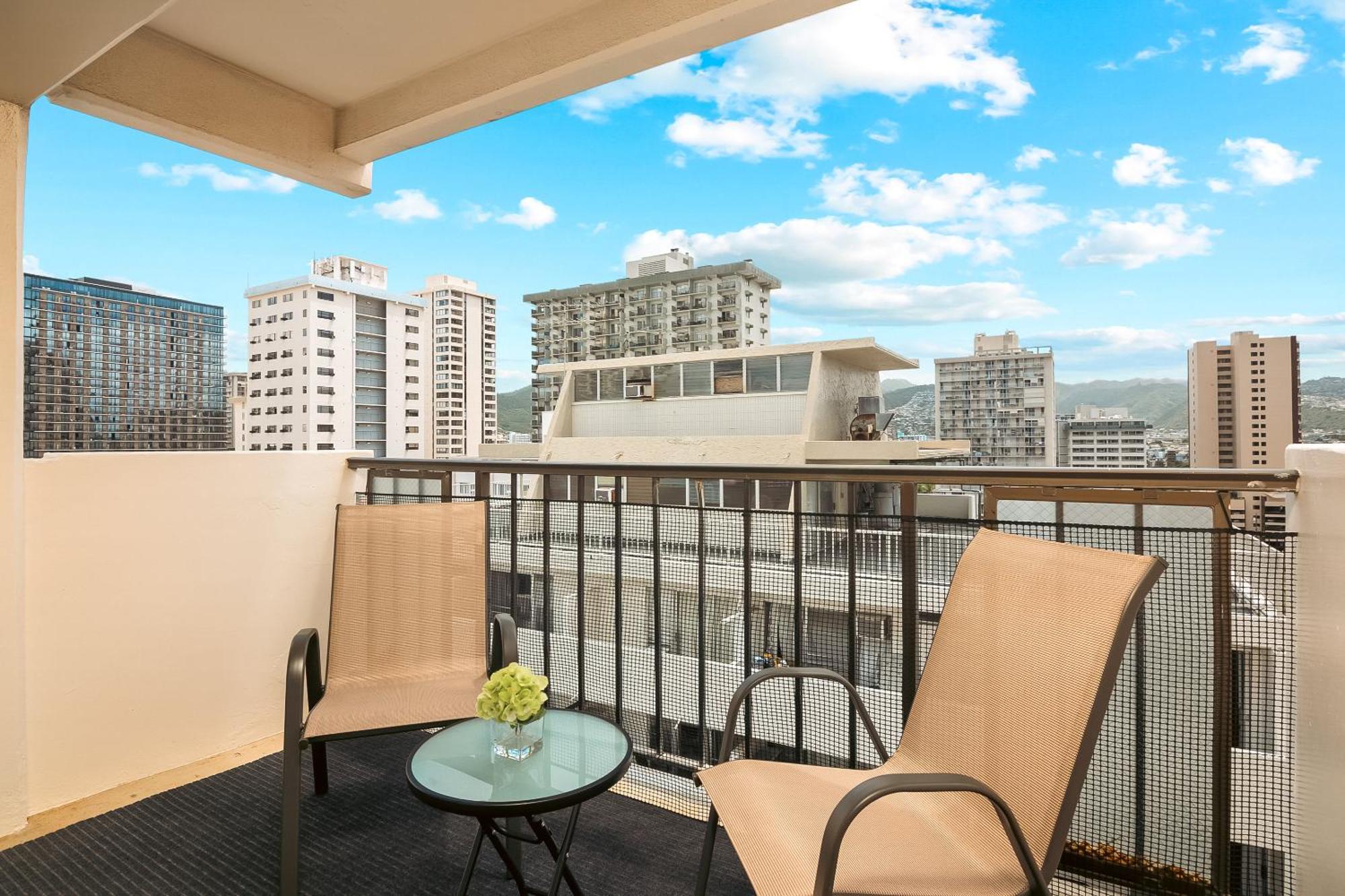 Apartment 2br-2ba Close To Waikiki With Free Parking! Honolulu