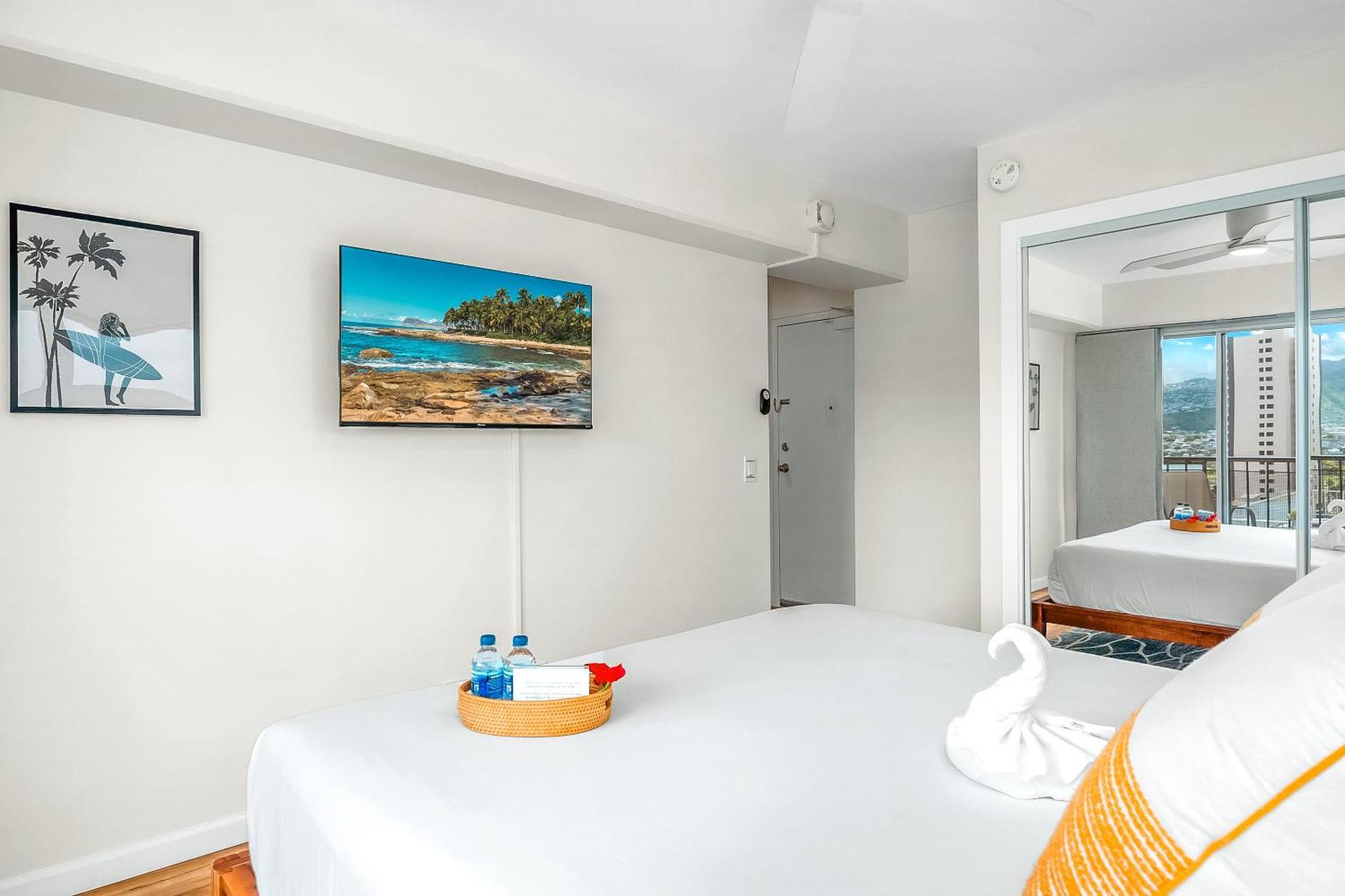 2br-2ba Close To Waikiki With Free Parking! * Honolulu