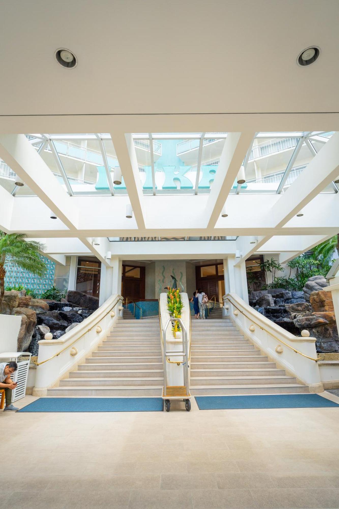 Romanna's Oahu Getaway With Heated Pool & Views * Honolulu