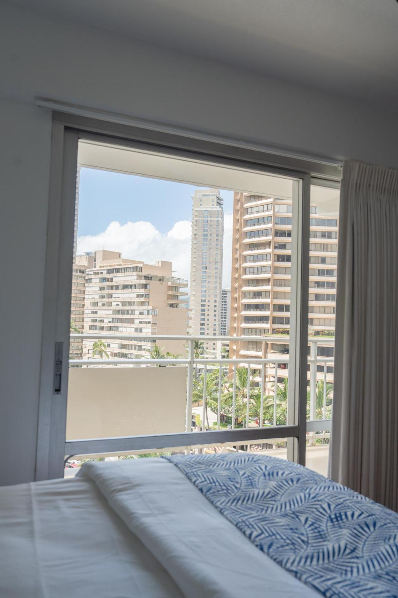 Romanna's Oahu Getaway With Heated Pool & Views *