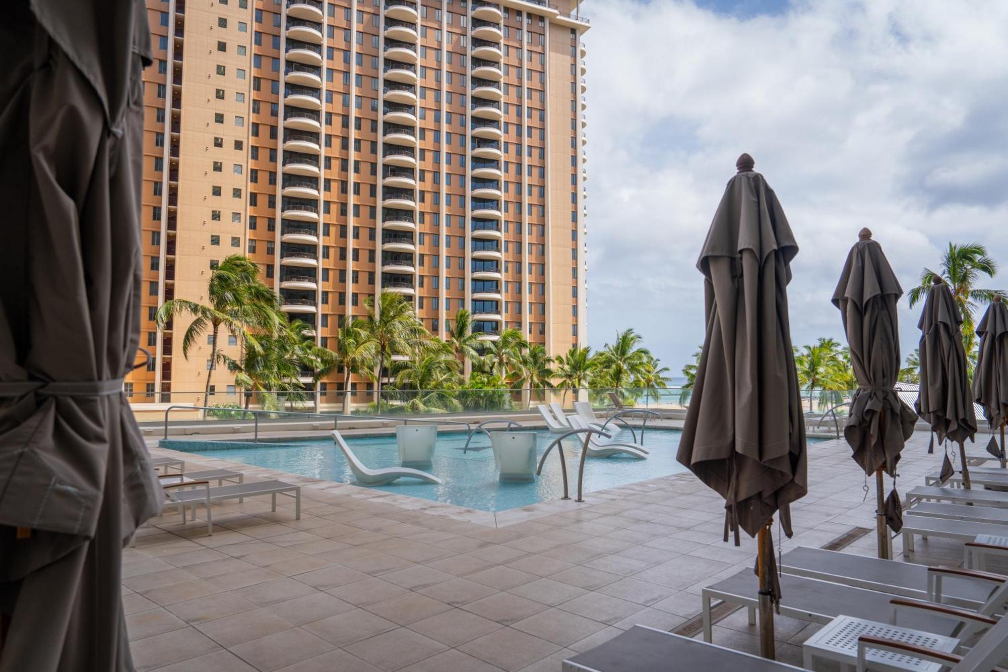 Romanna's Oahu Getaway With Heated Pool & Views Honolulu