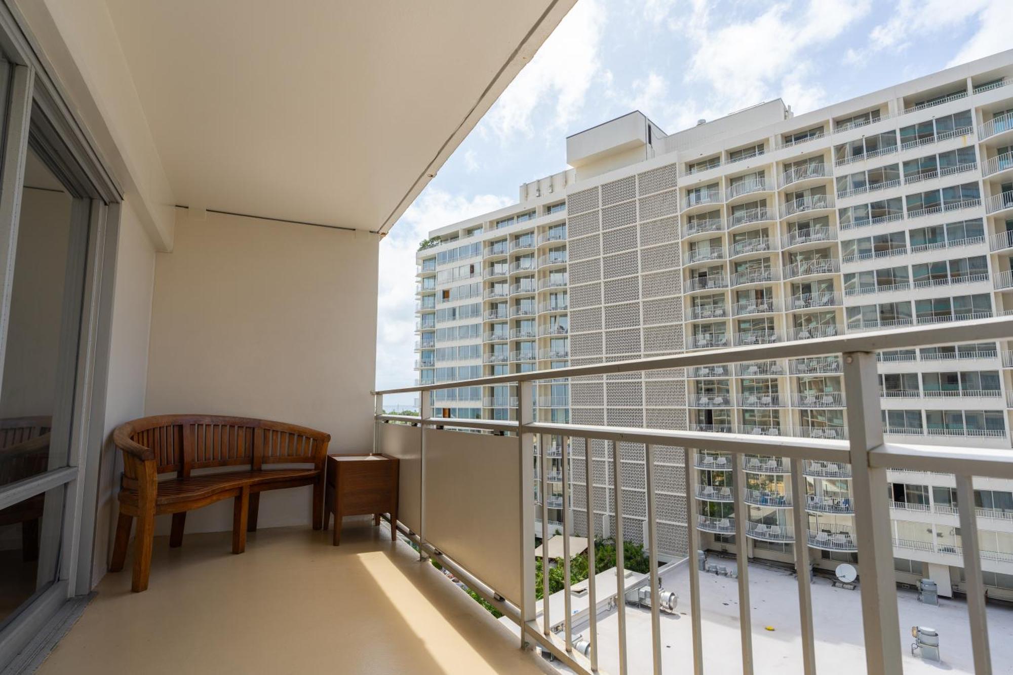 Romanna's Oahu Getaway With Heated Pool & Views Apartment