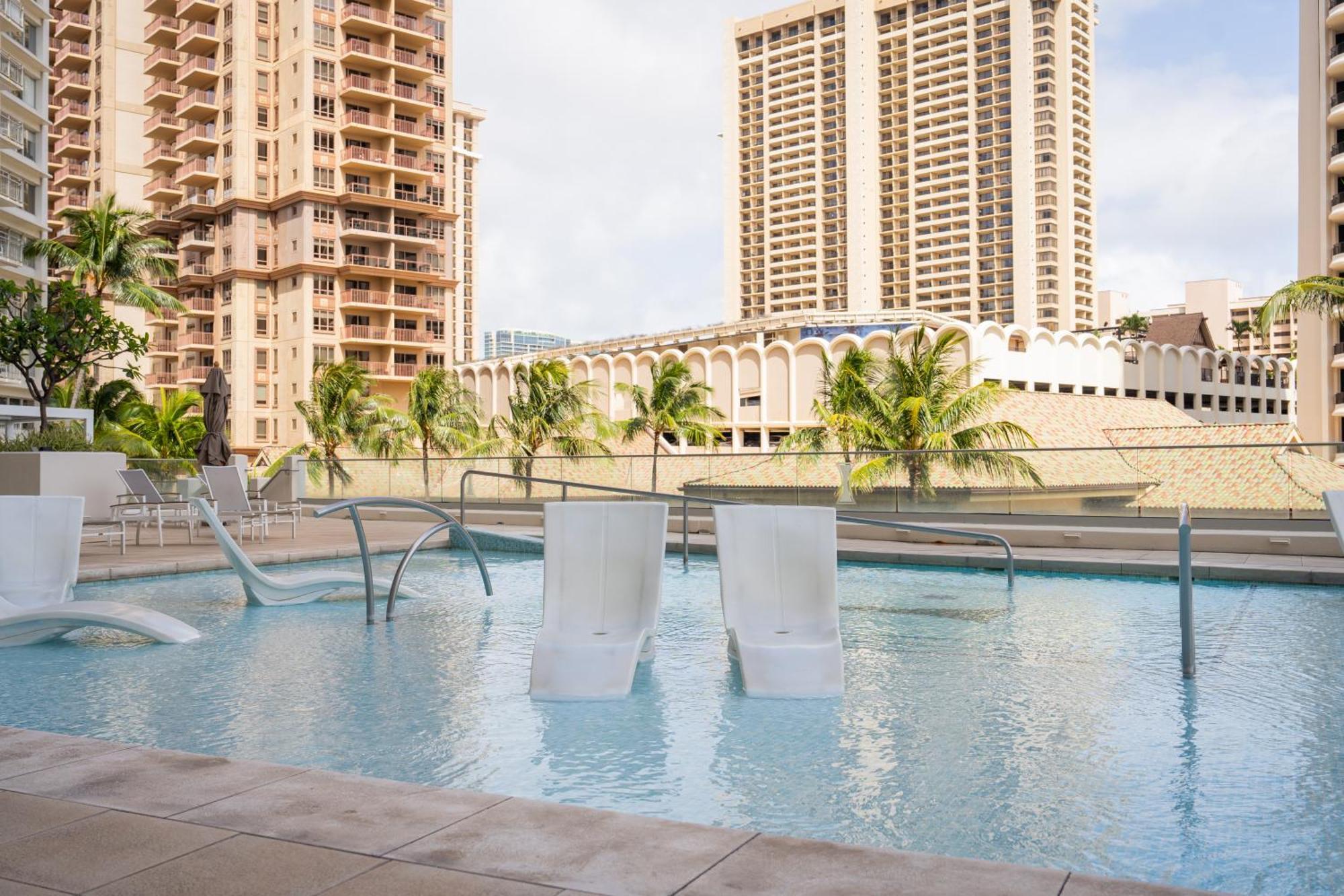 Romanna's Oahu Getaway With Heated Pool & Views *