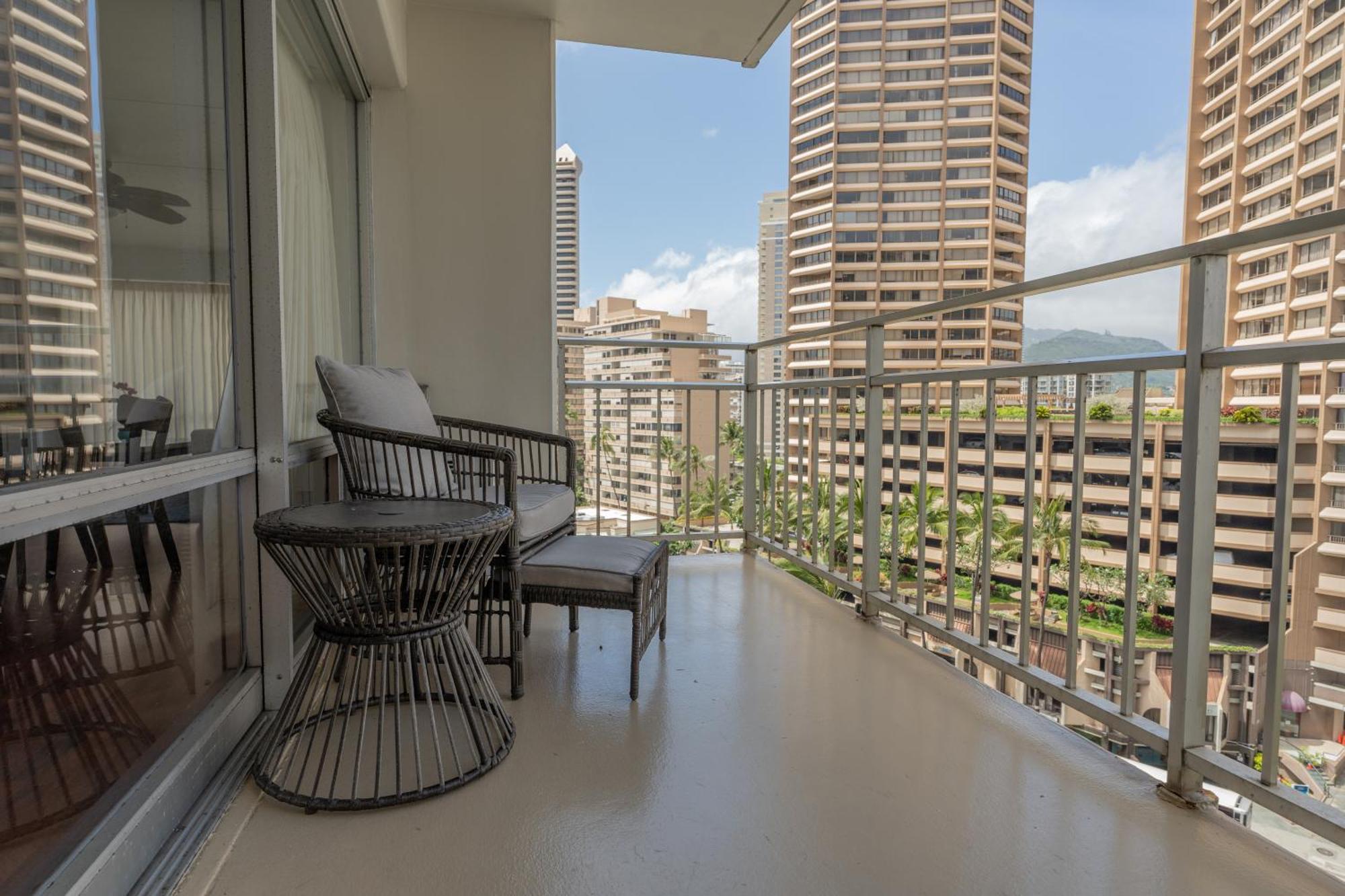 Romanna's Oahu Getaway With Heated Pool & Views Apartment *
