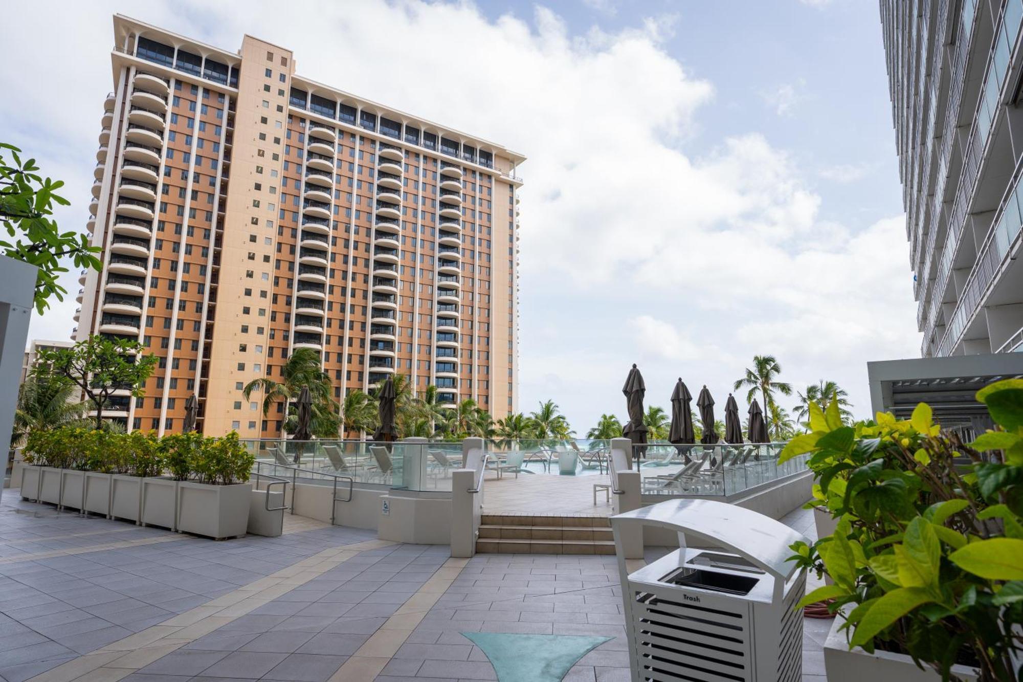 Romanna's Oahu Getaway With Heated Pool & Views *