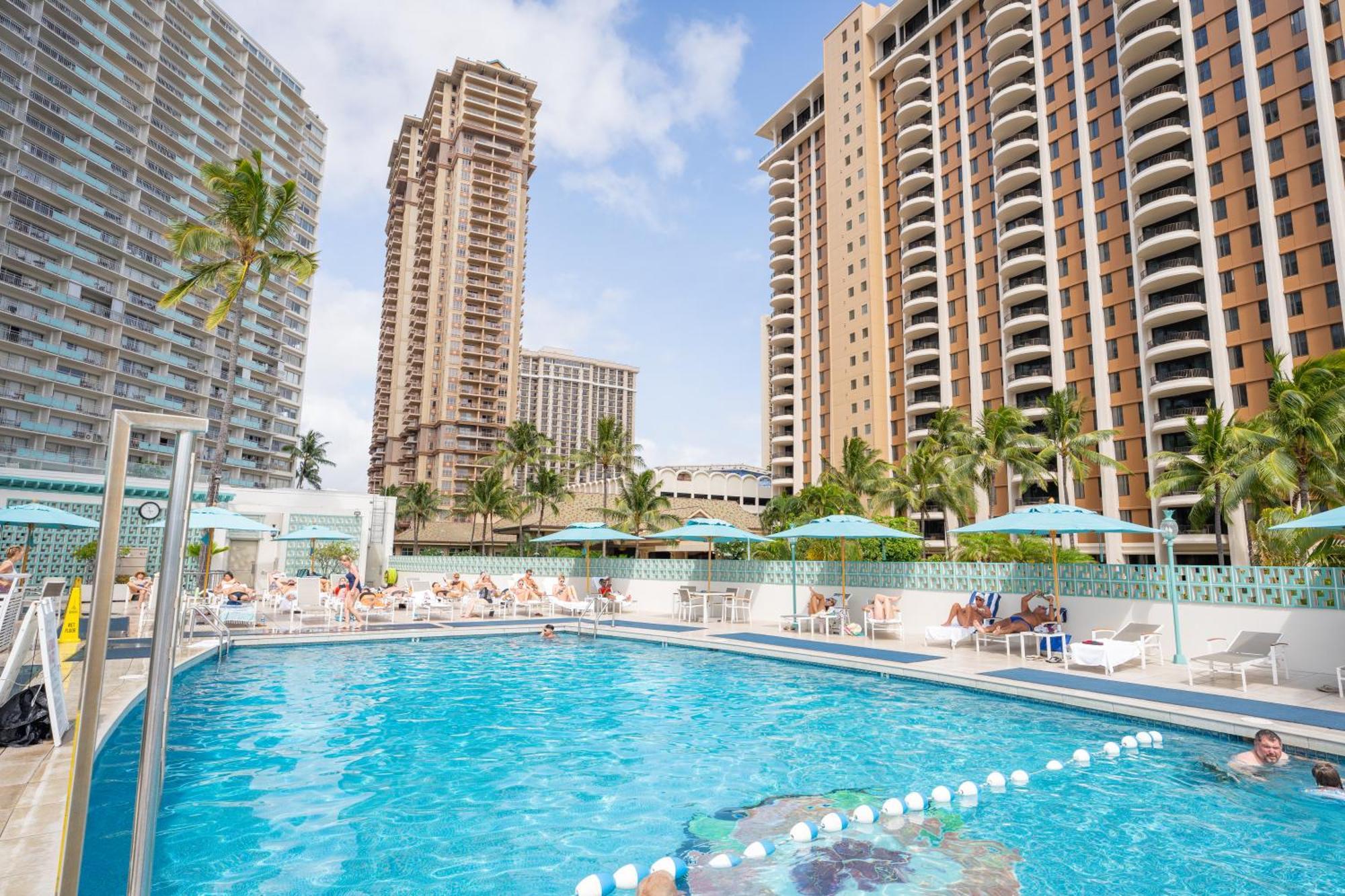 Romanna's Oahu Getaway With Heated Pool & Views *