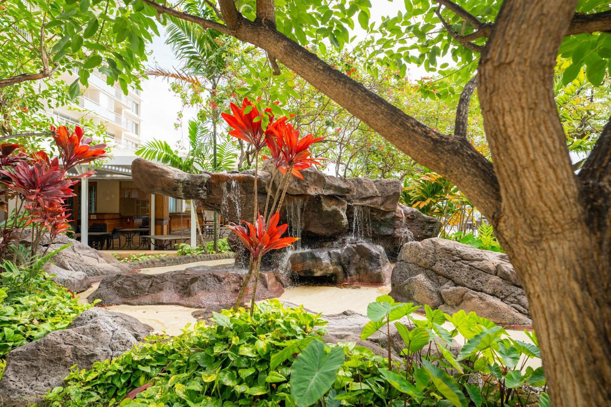 Romanna's Oahu Getaway With Heated Pool & Views Apartment Honolulu