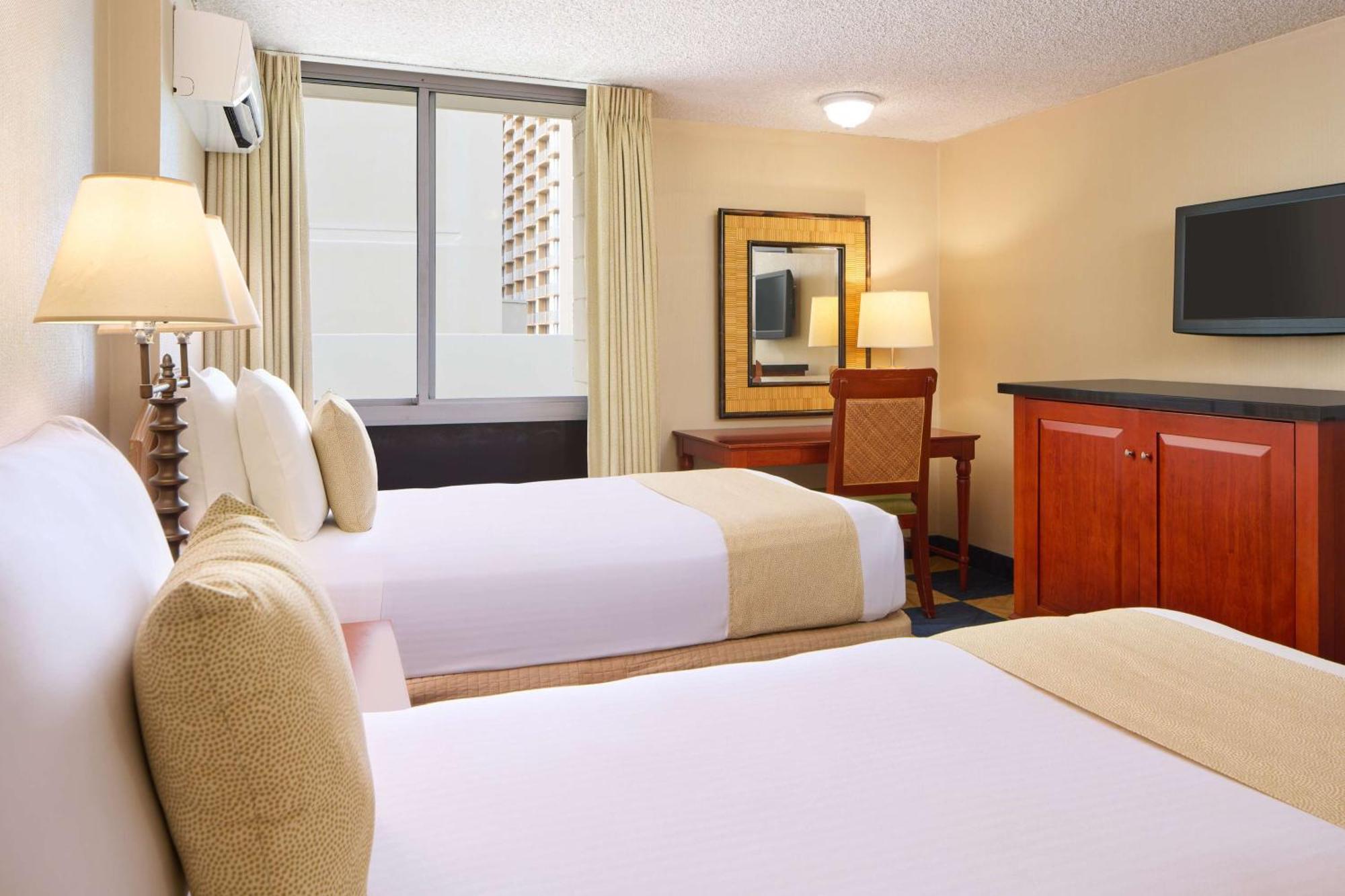 Hotel Ewa Waikiki 2*