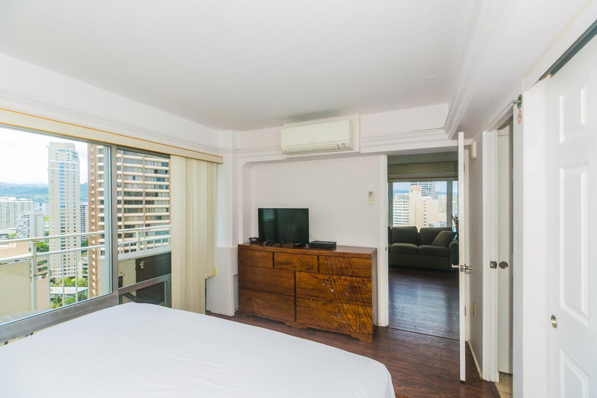 Ilikai Tower 2109 View 2br Apartment