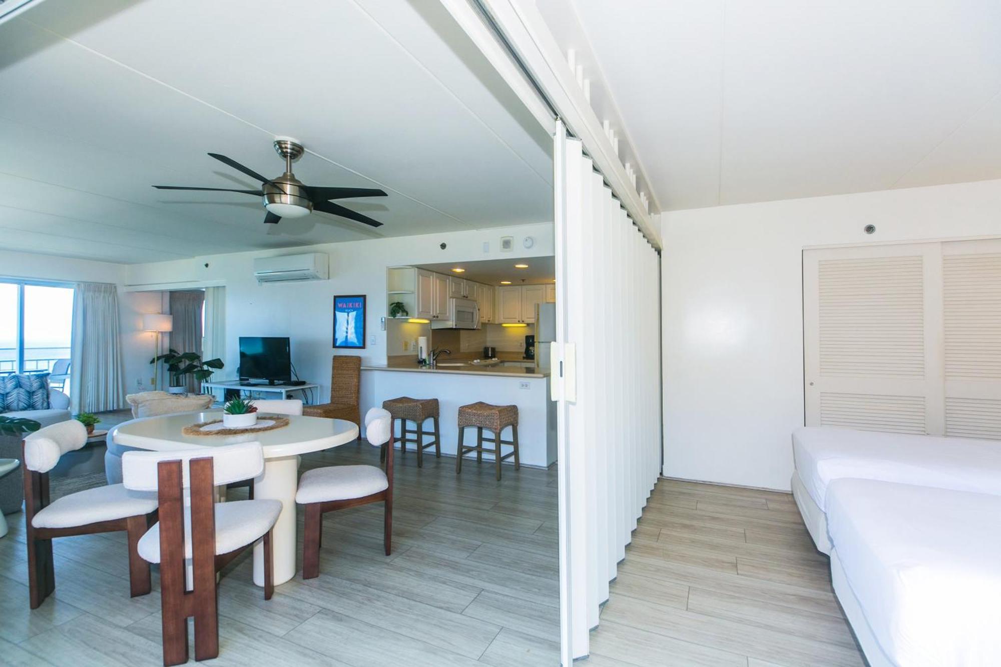 Apartment Ilikai Tower 1744 Yacht Harbor View 2br