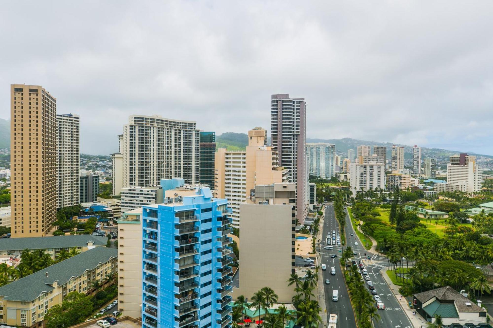 Ilikai Tower 2121 View 1br *