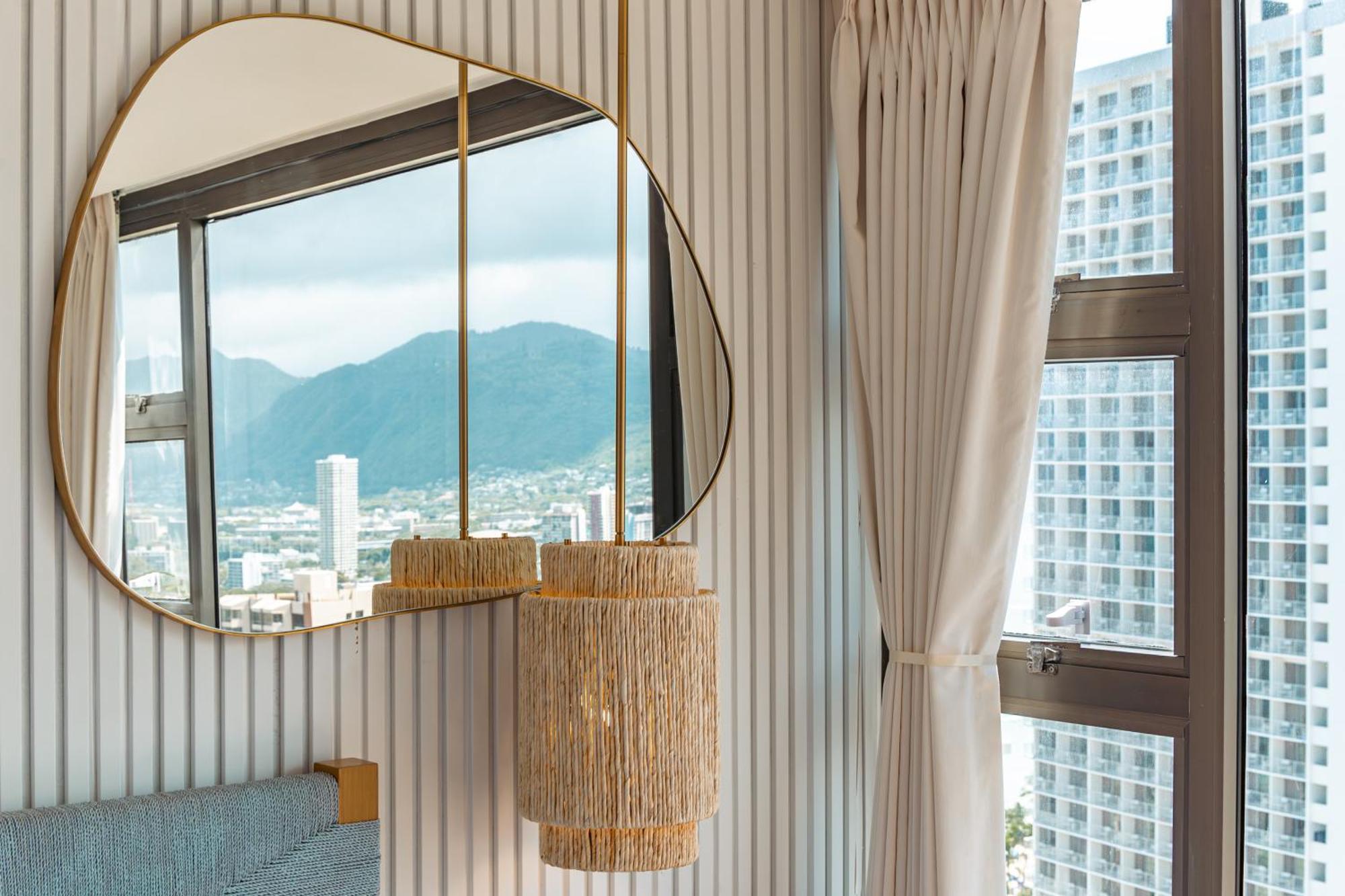 Apartment 30th Fl Luxury Ocean & Waikiki View With Free Parking *