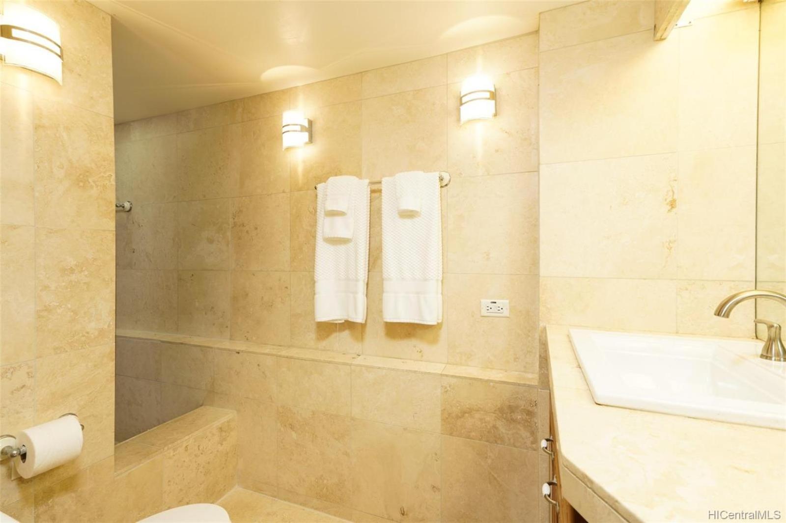 Diamond Head Aparthotel