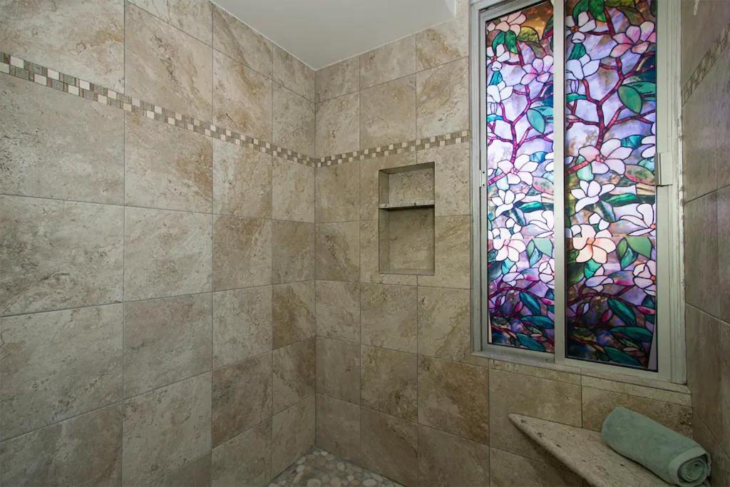 Diamond Head Aparthotel