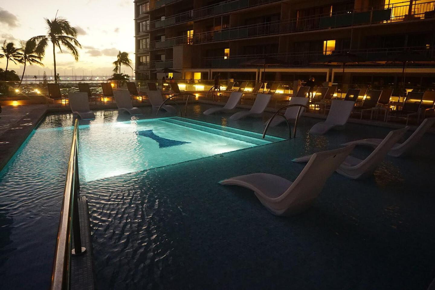 Ilikai With Kitchen And Ocean View *