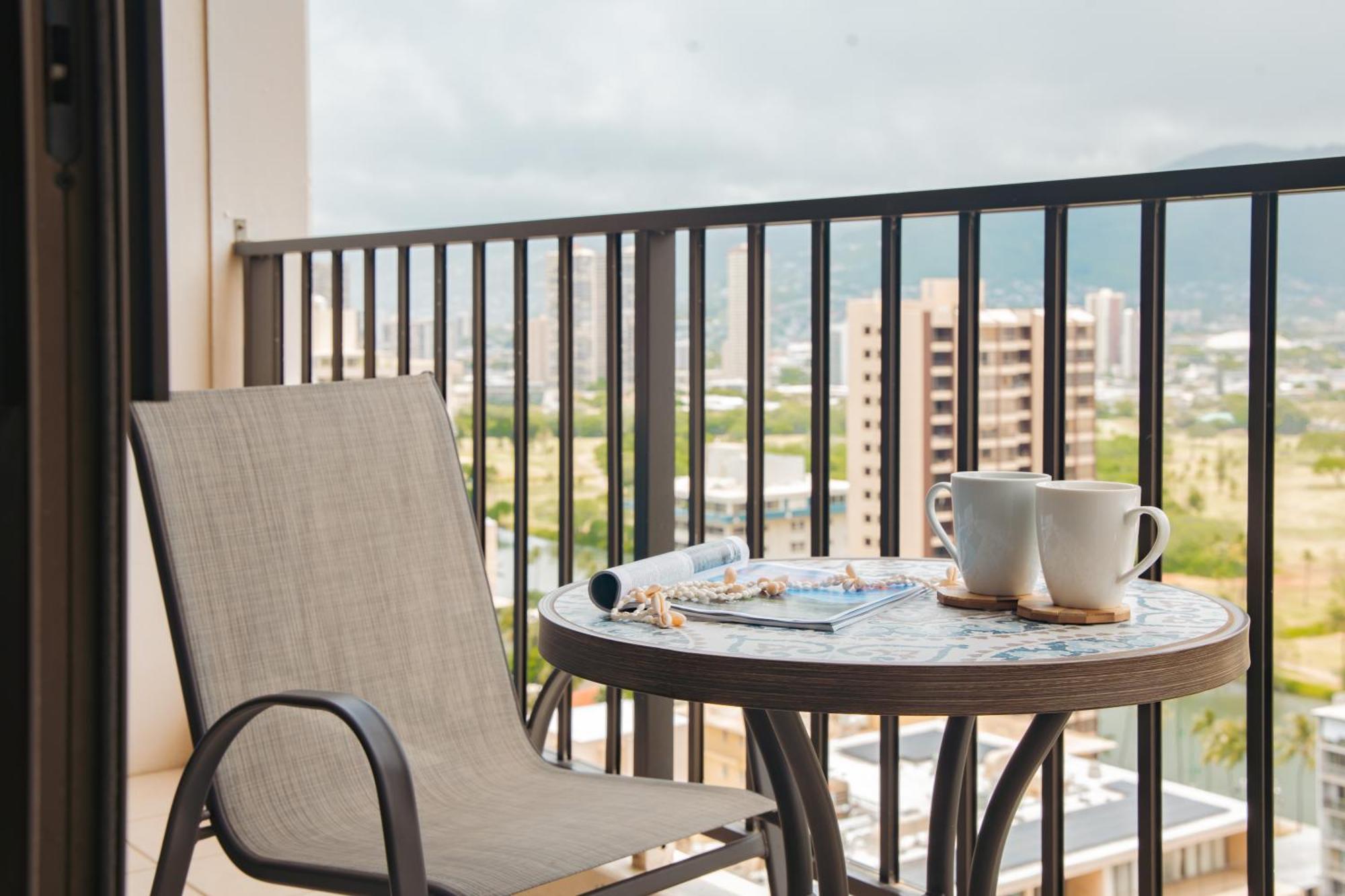 Free Parking Close To Waikiki Pool & Hot Tub Apartment Honolulu