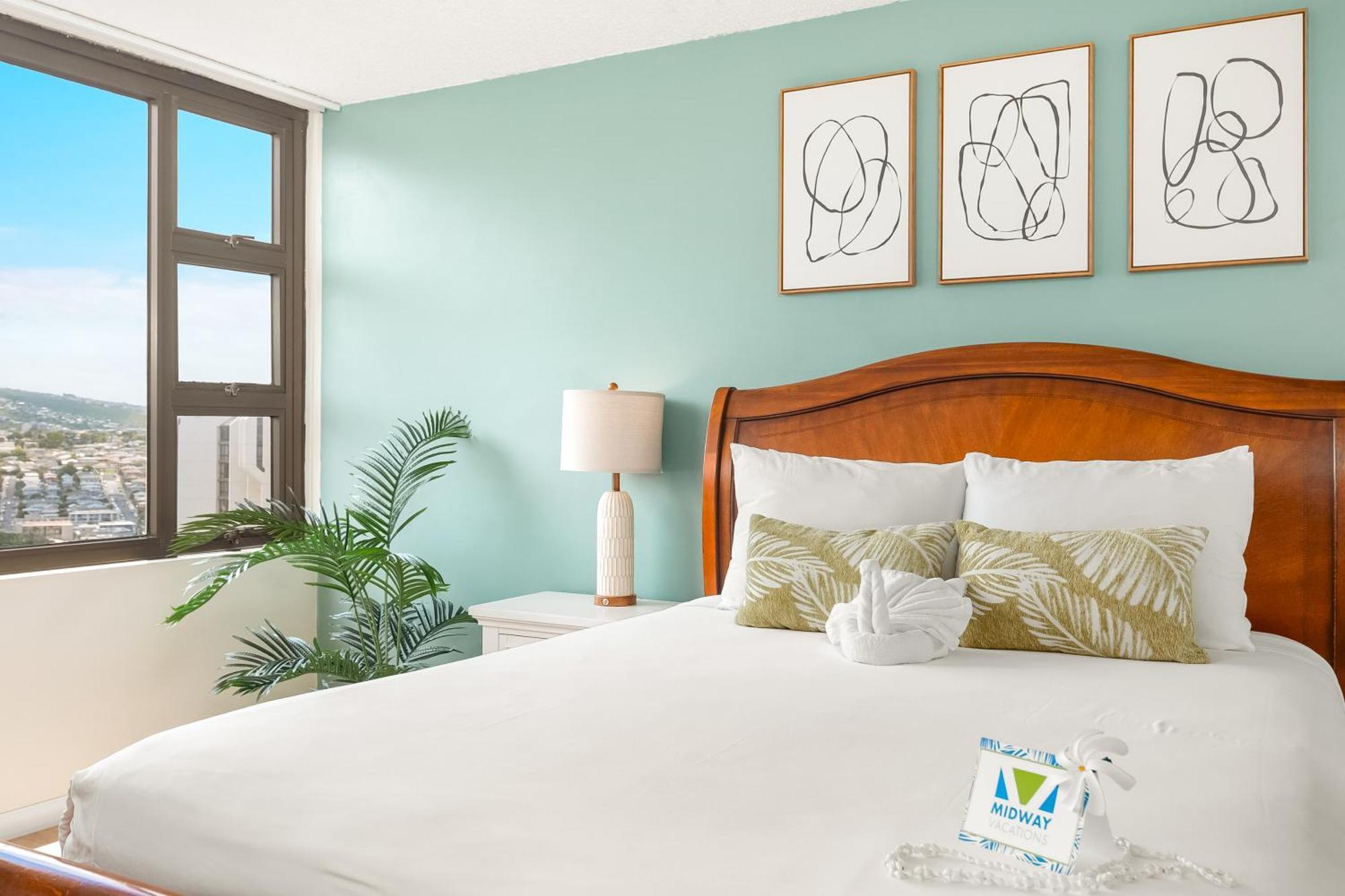 Free Parking Close To Waikiki Pool & Hot Tub